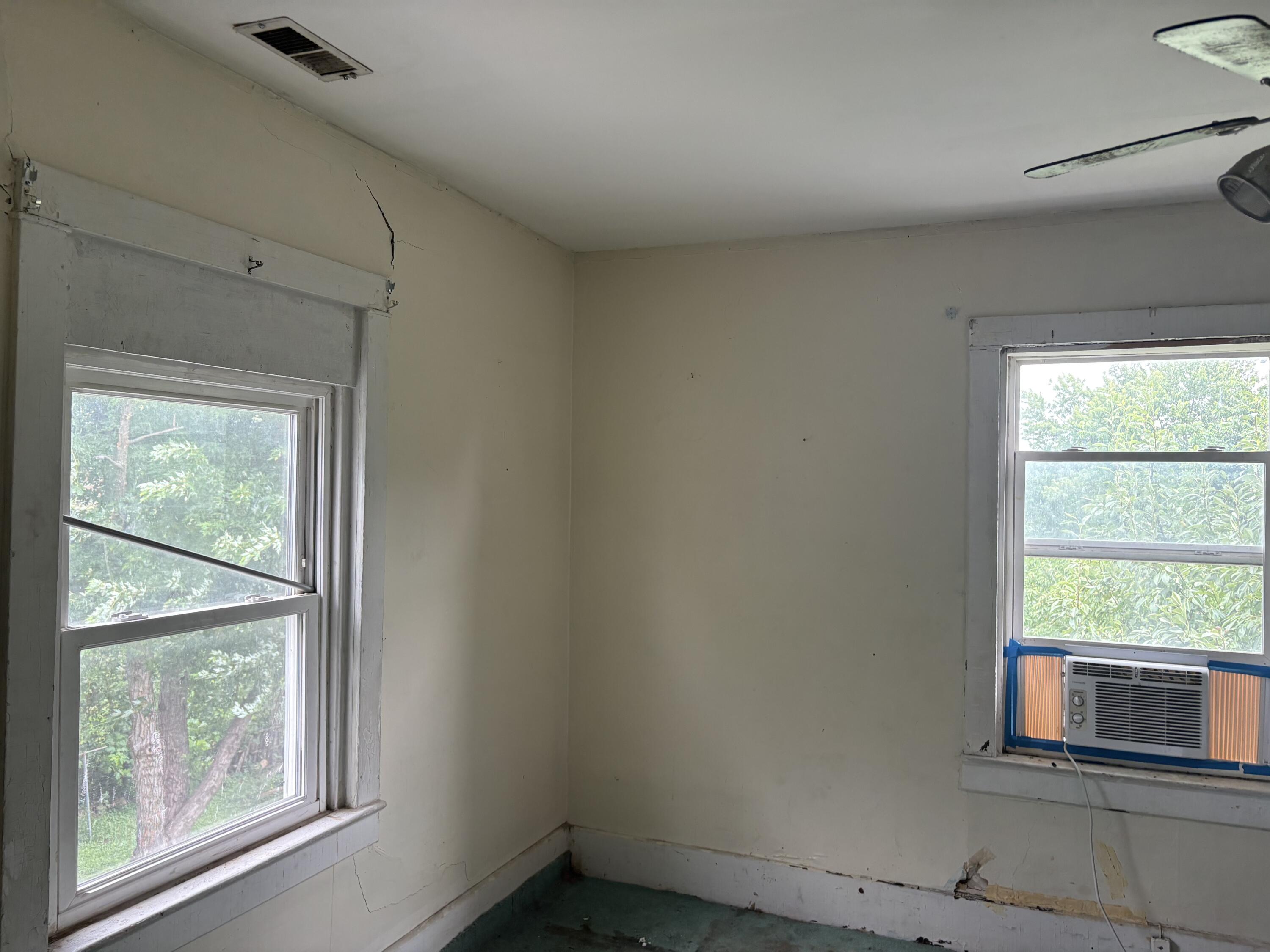 500 Leslie St Property Photo 12