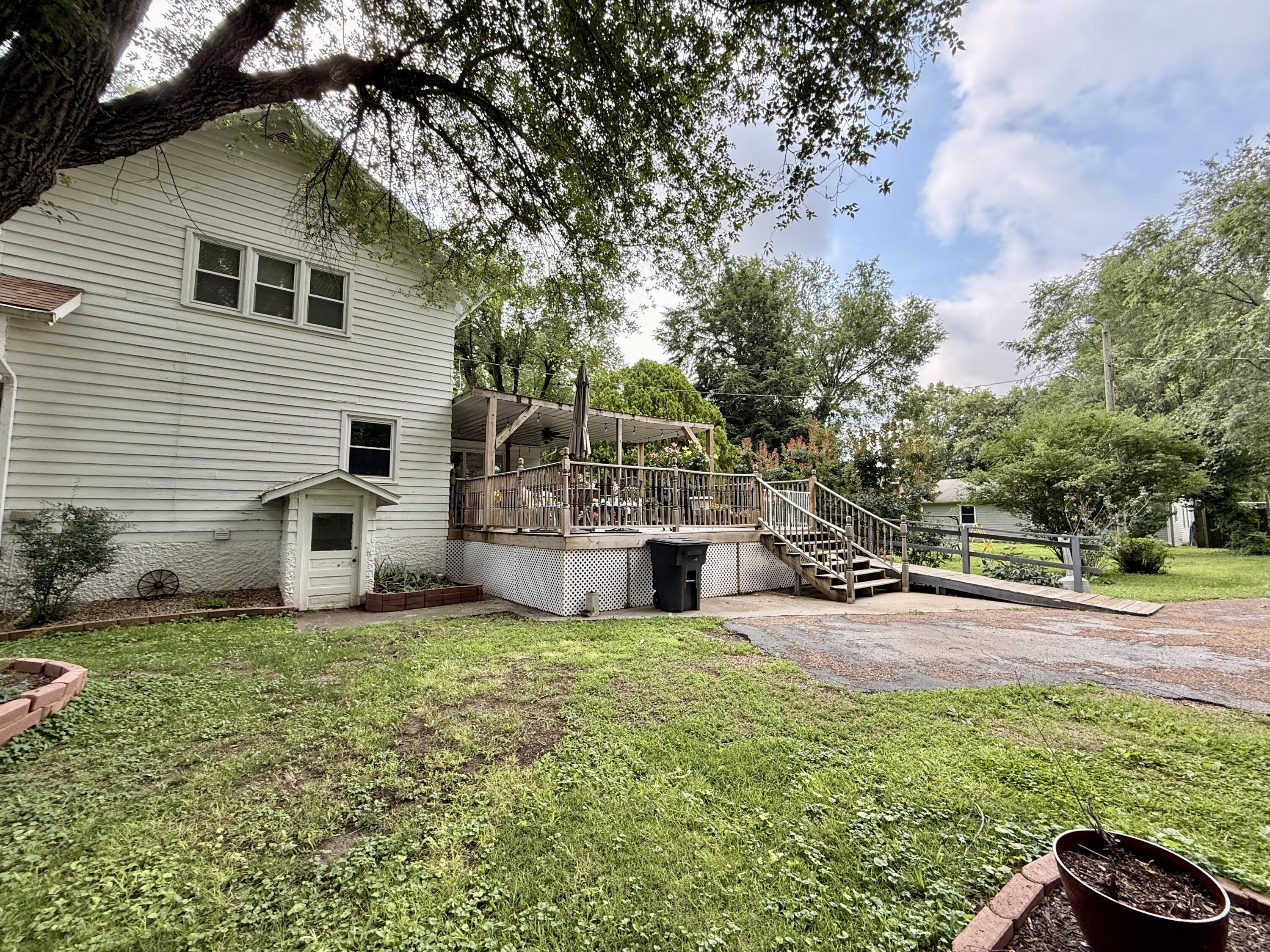927 Hurt St Property Photo 33
