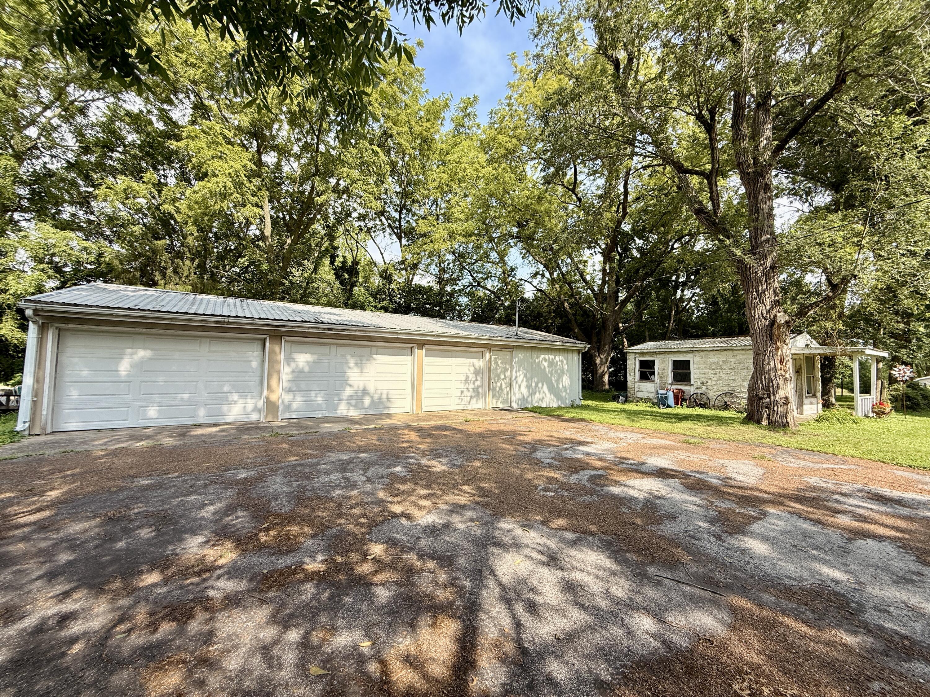 927 Hurt St Property Photo 36
