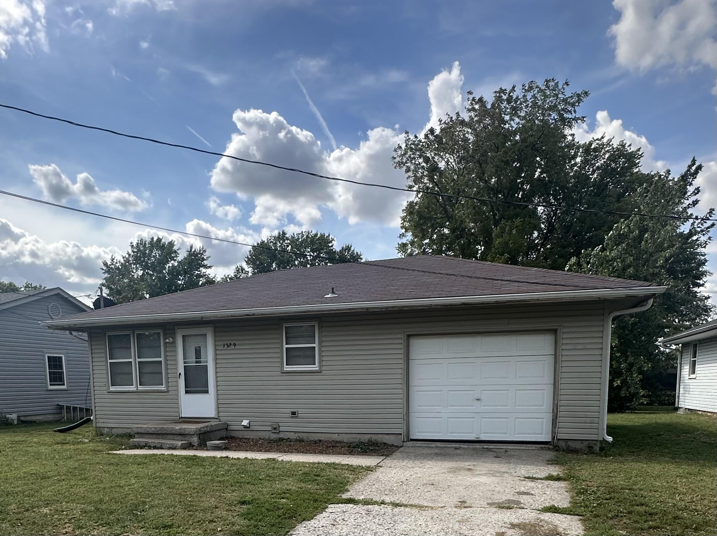 1329 Benton Ave Property Photo 1