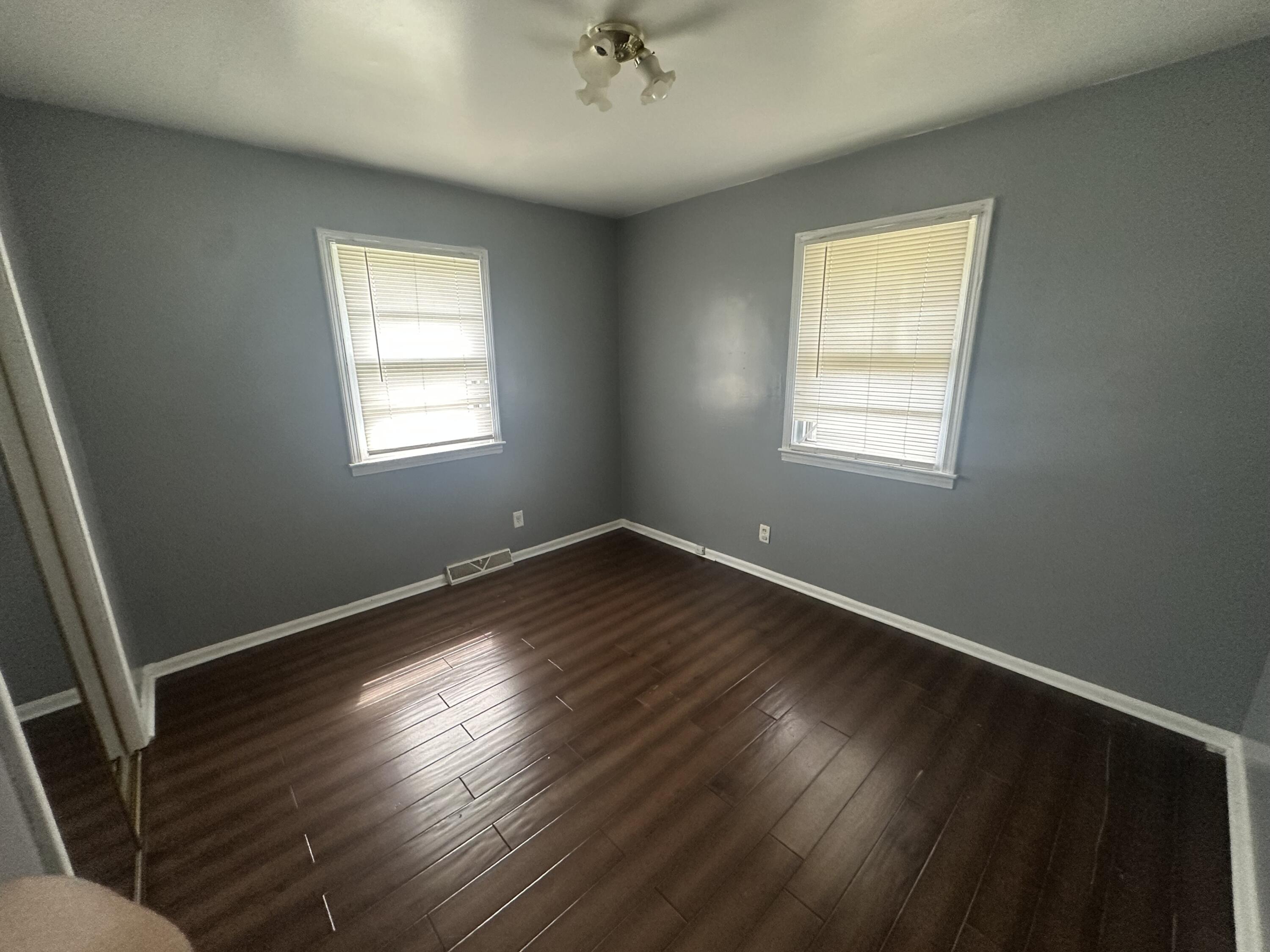 1329 Benton Ave Property Photo 6