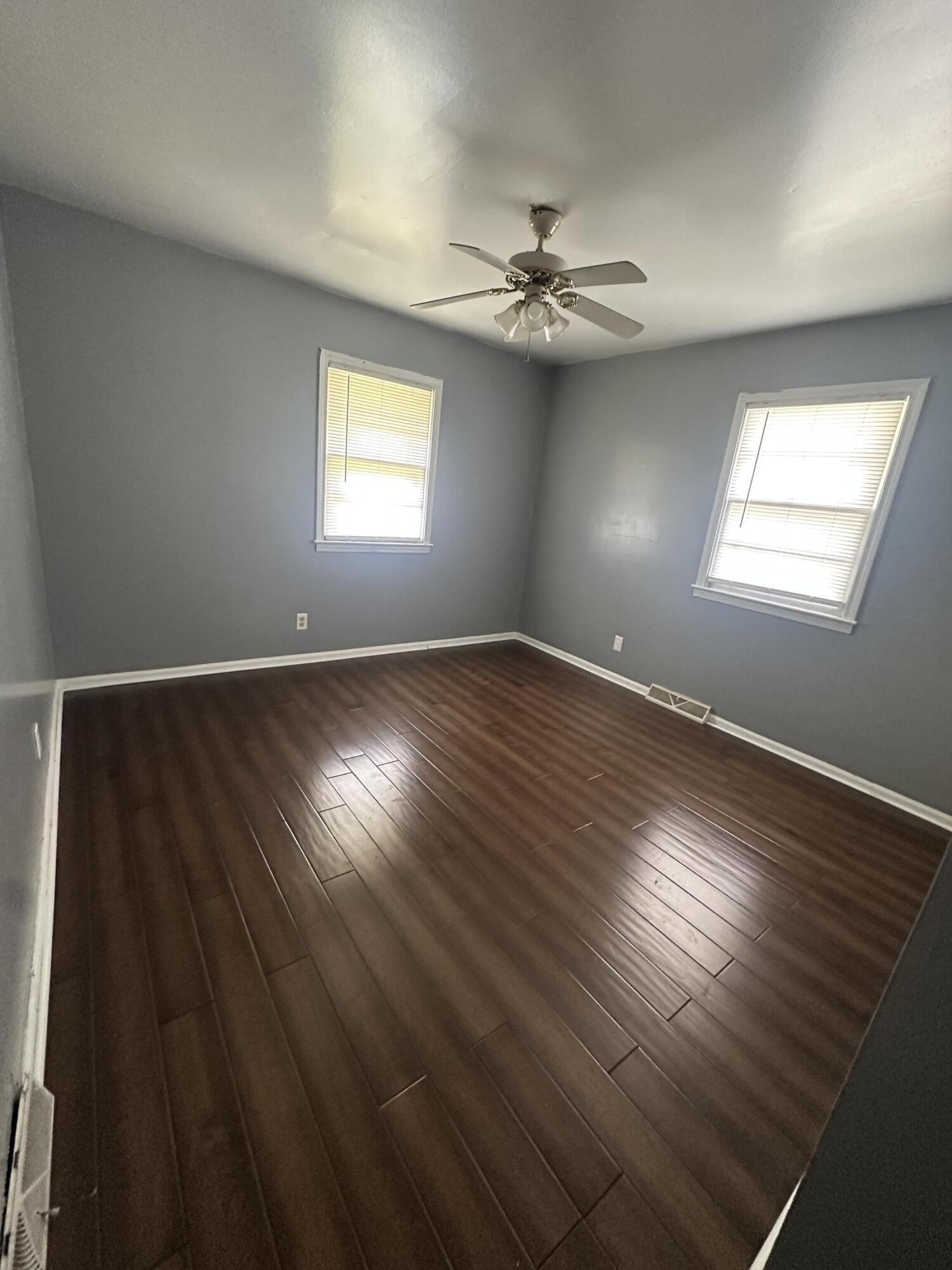 1329 Benton Ave Property Photo 8