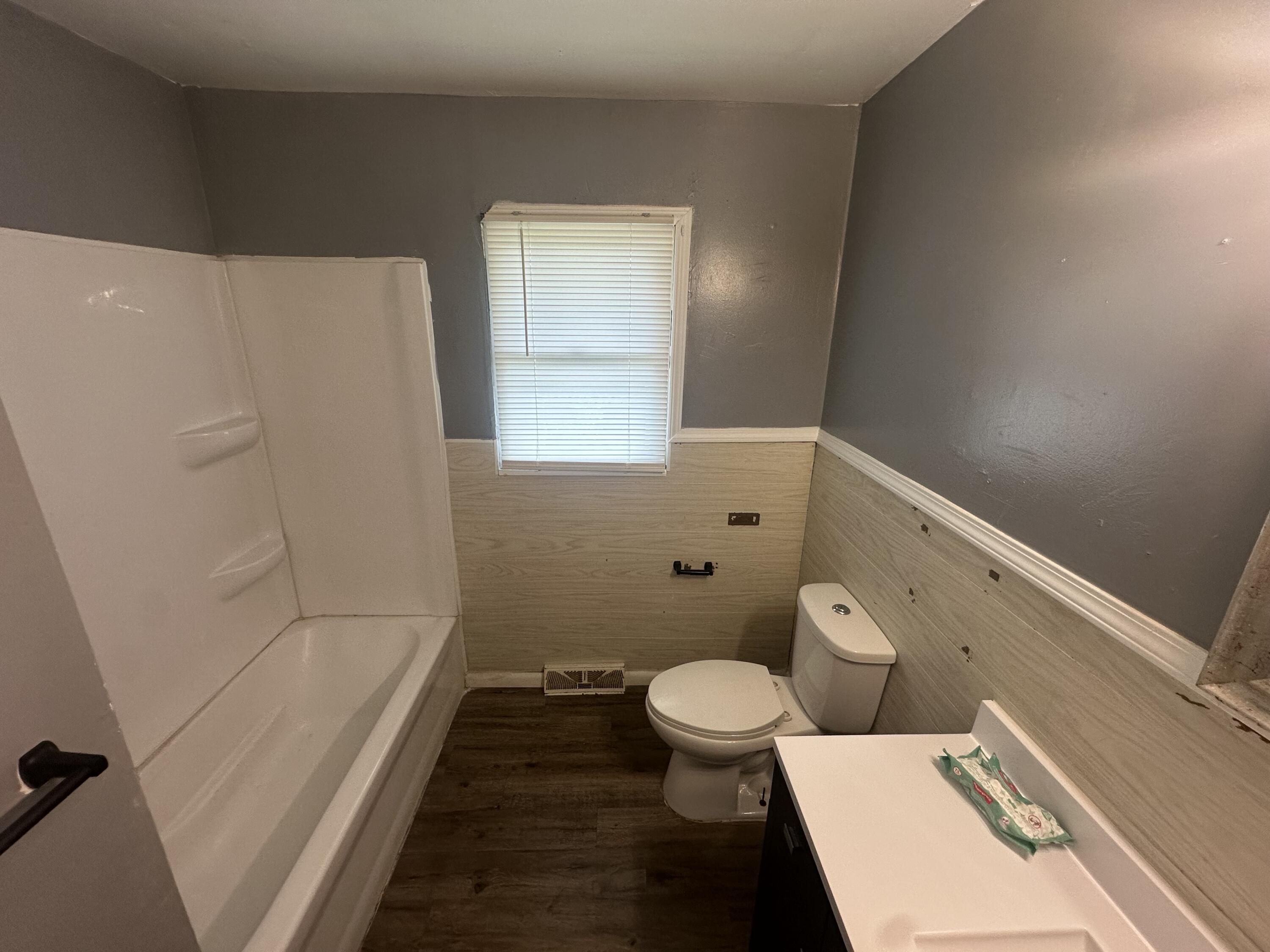 1329 Benton Ave Property Photo 9
