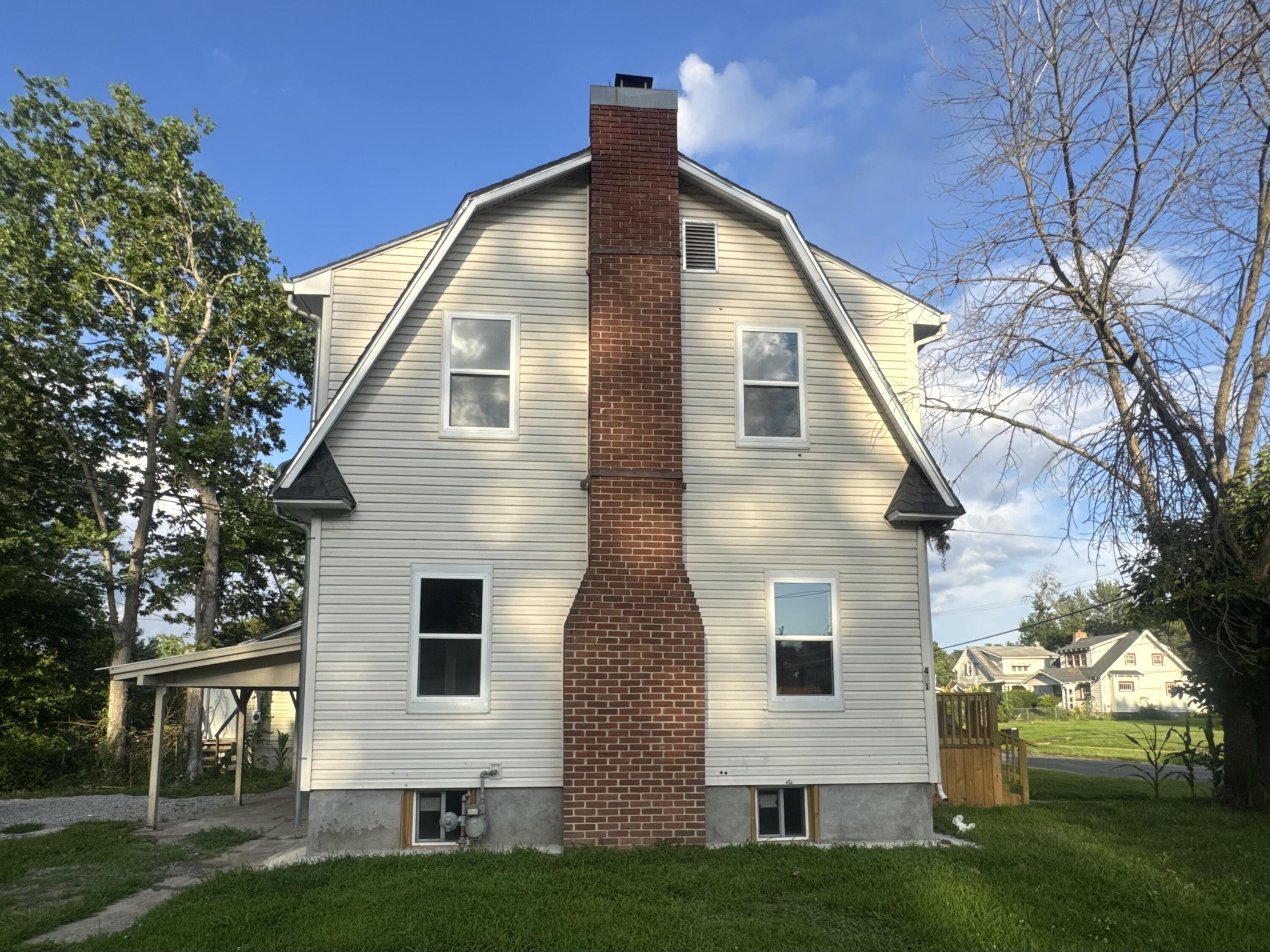 401 Yerby St Property Photo 3