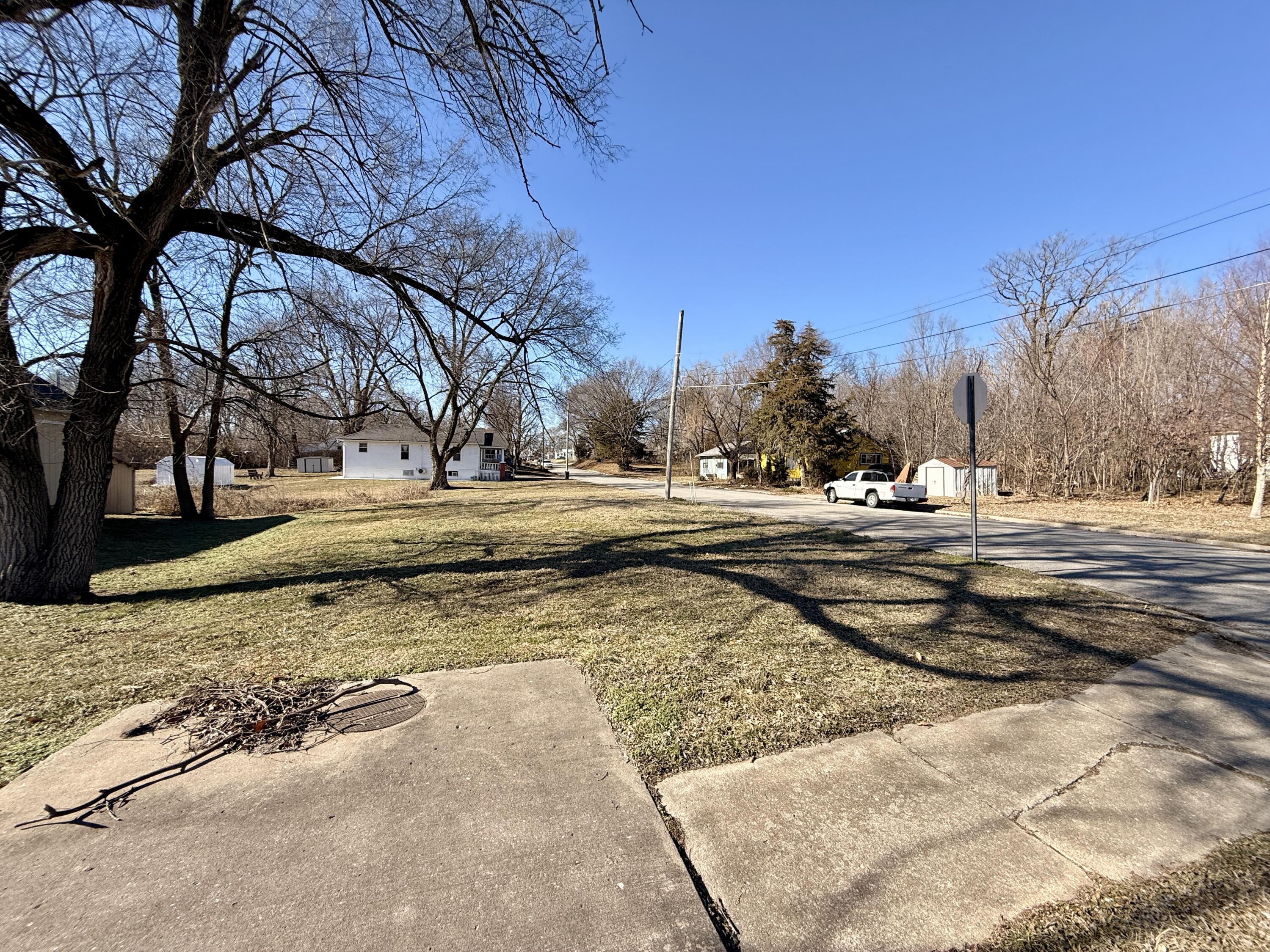 401 Benton Ave Property Photo 1