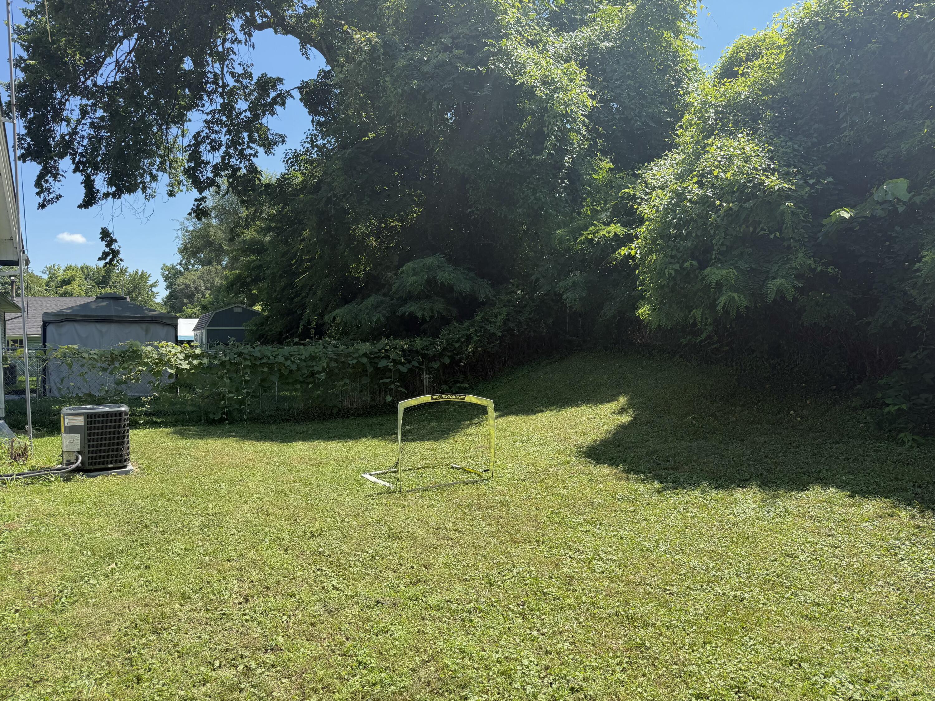 1025 Taylor Dr Property Photo 2