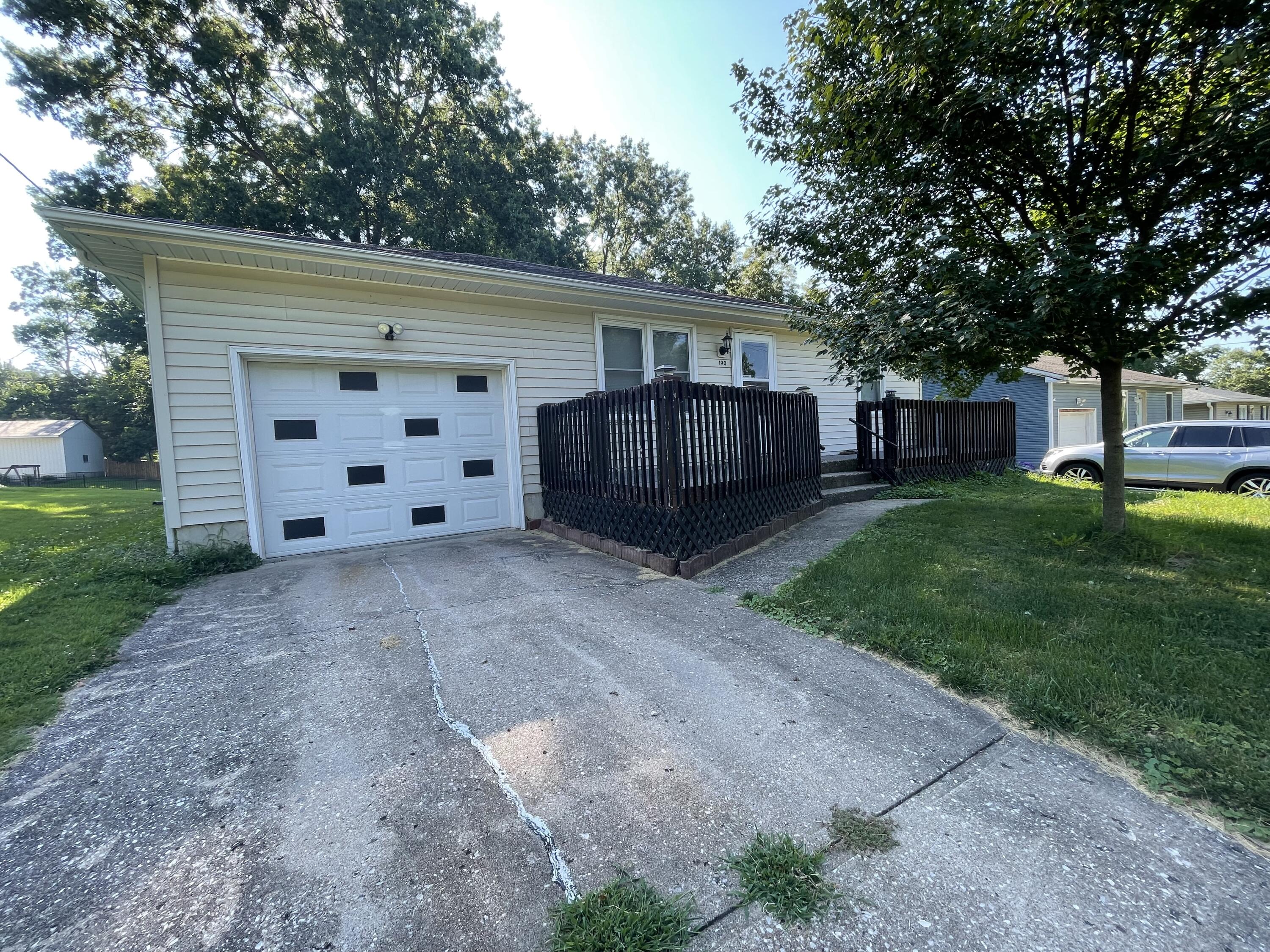 190 Lincoln Ave Property Photo 1