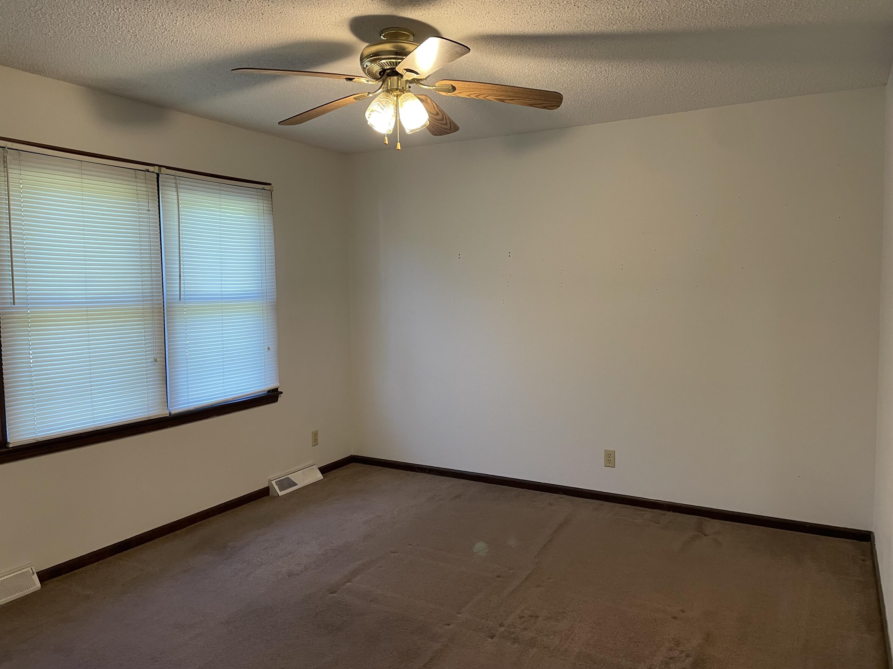 190 Lincoln Ave Property Photo 4