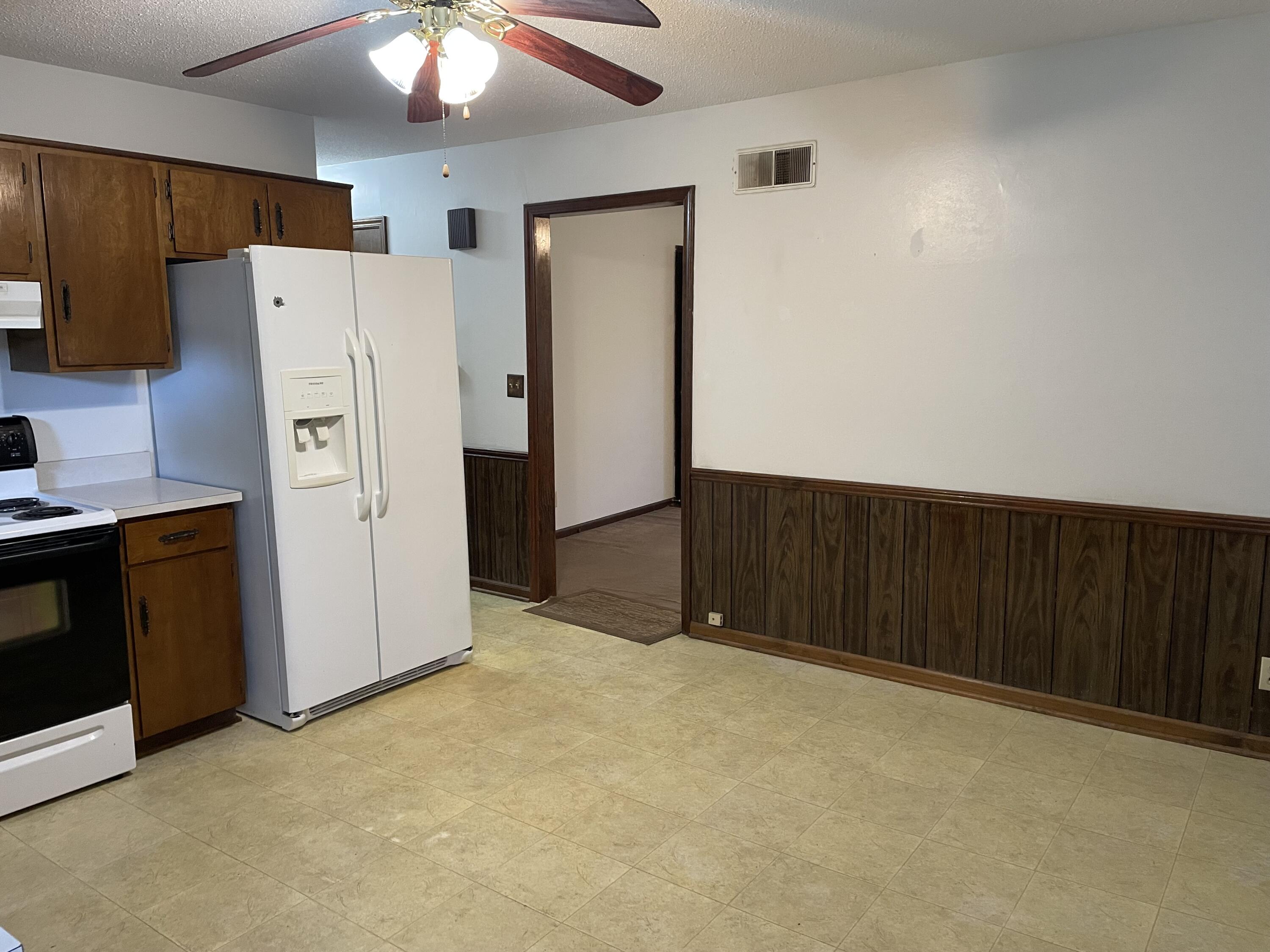 190 Lincoln Ave Property Photo 5