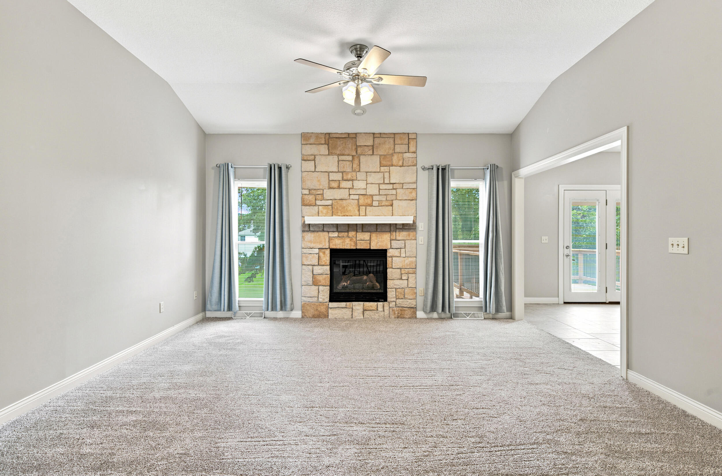 16934 Farris Cir Property Photo 7