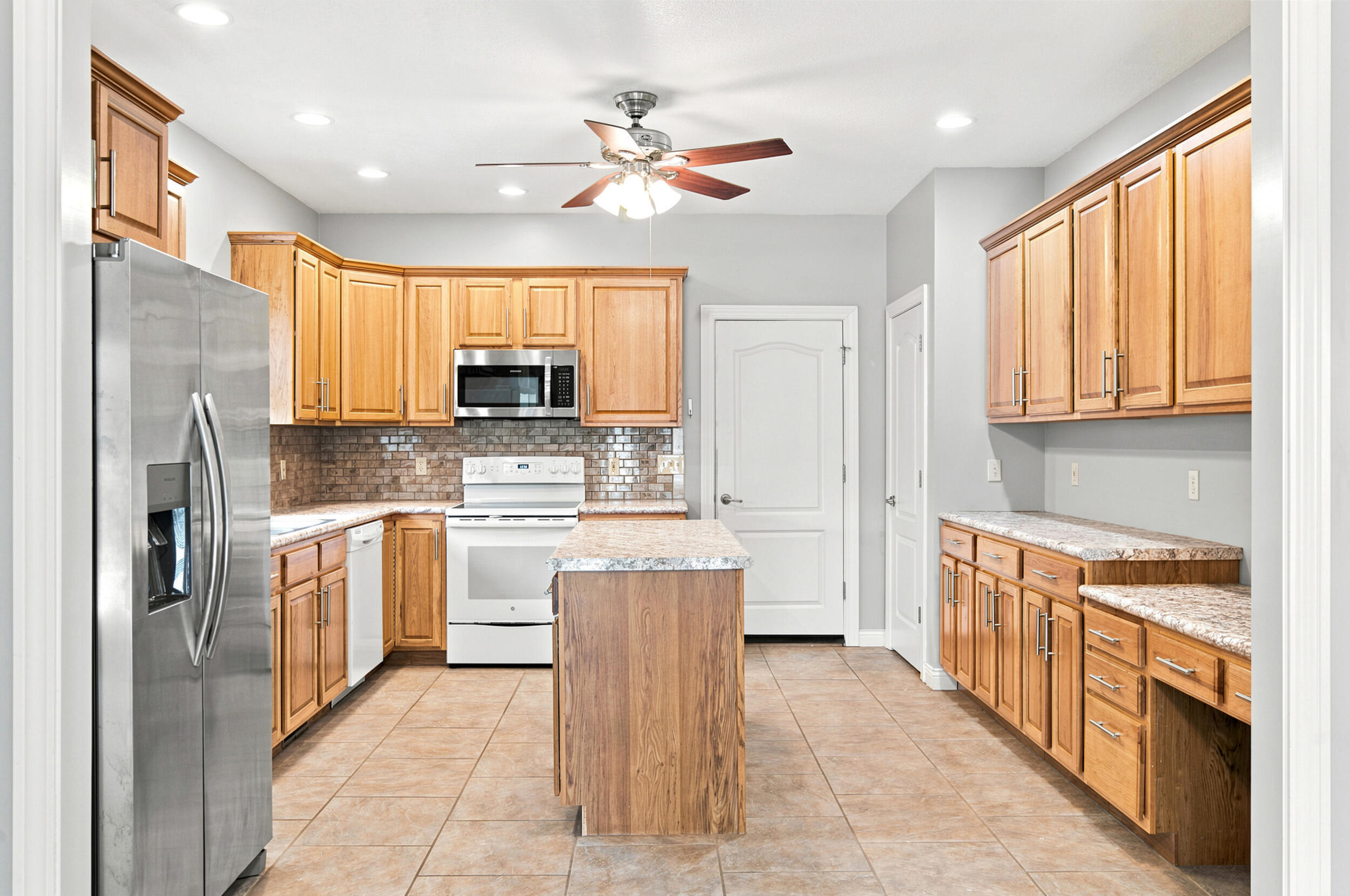 16934 Farris Cir Property Photo 13