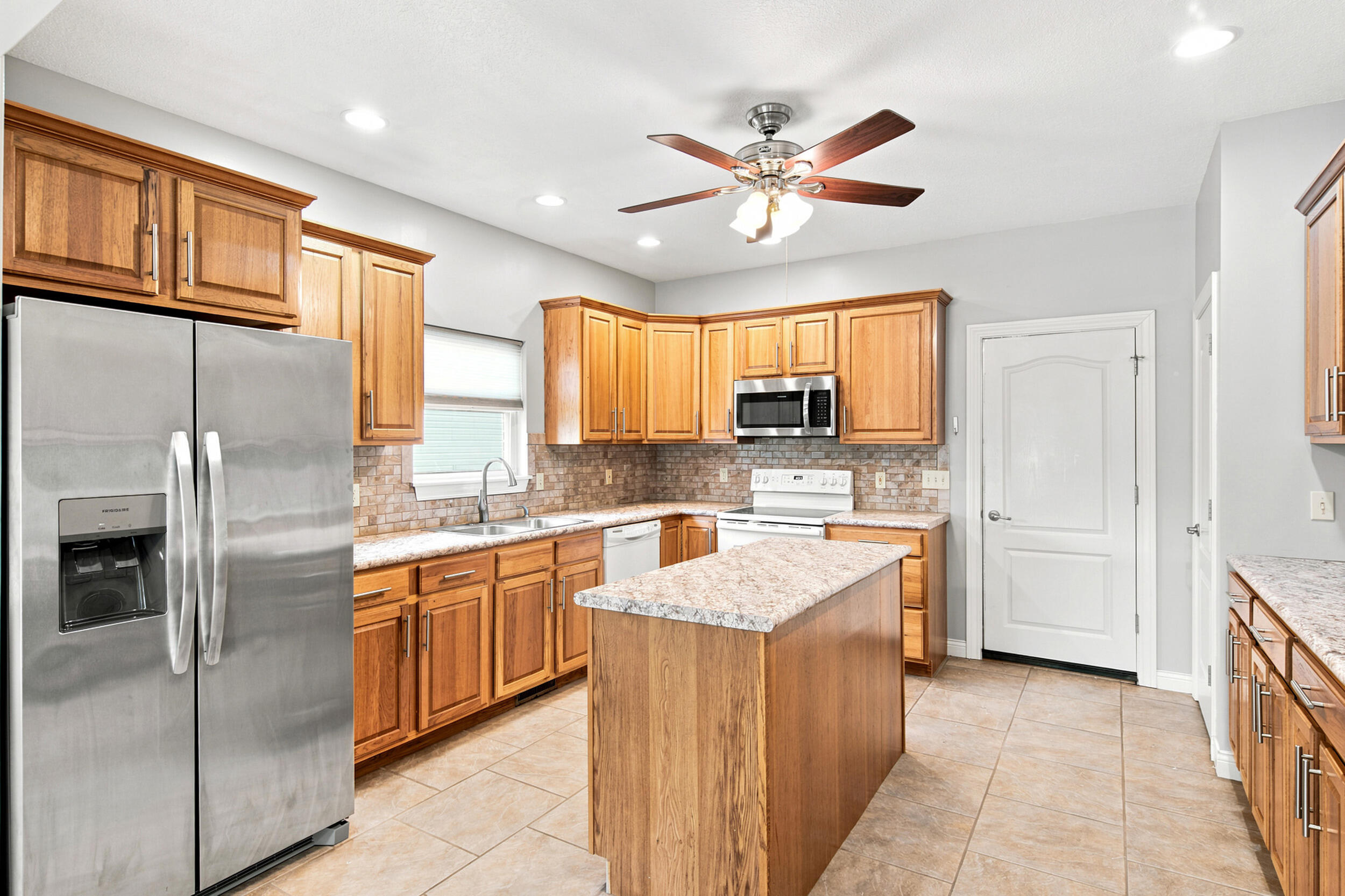 16934 Farris Cir Property Photo 14