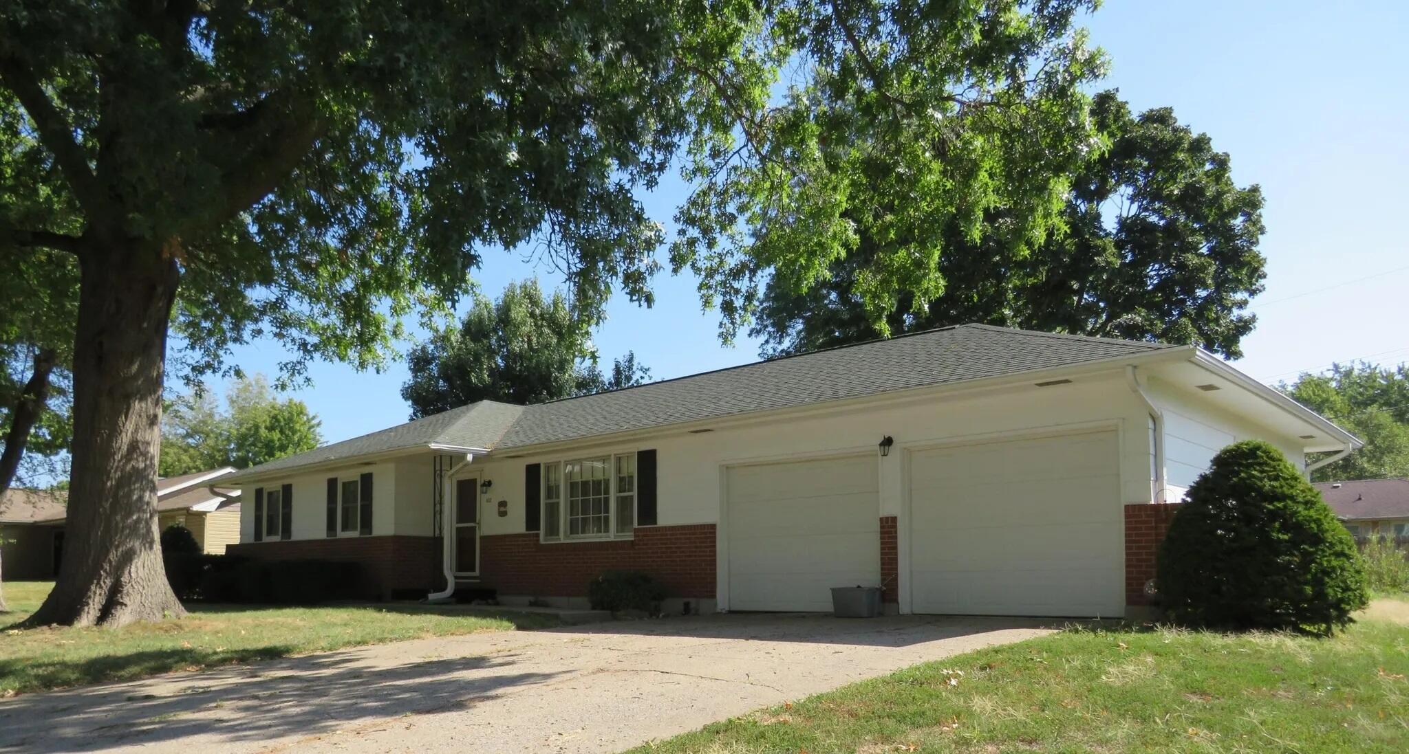 922 Lincoln Ave Property Photo 1