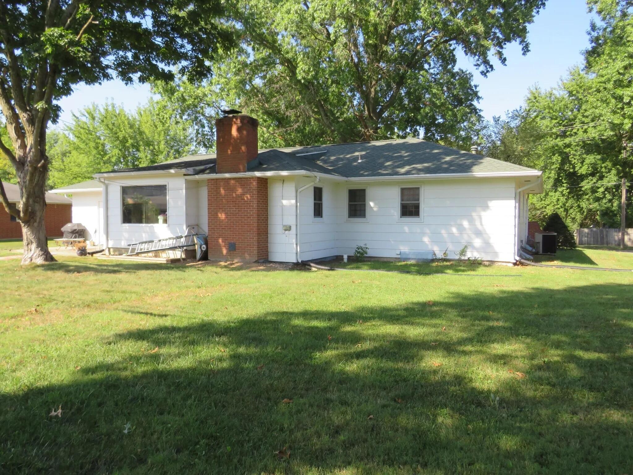 922 Lincoln Ave Property Photo 2