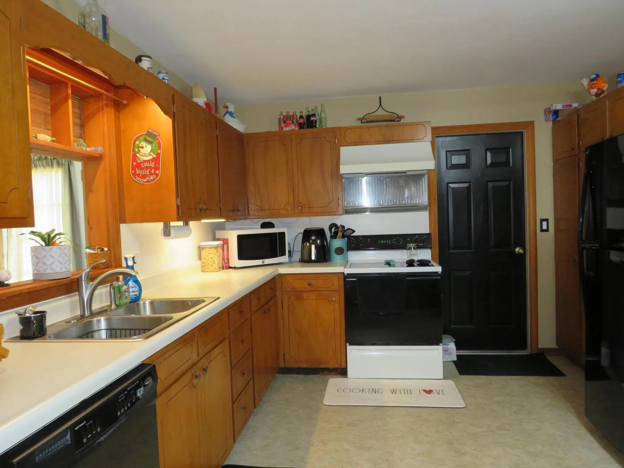 922 Lincoln Ave Property Photo 3