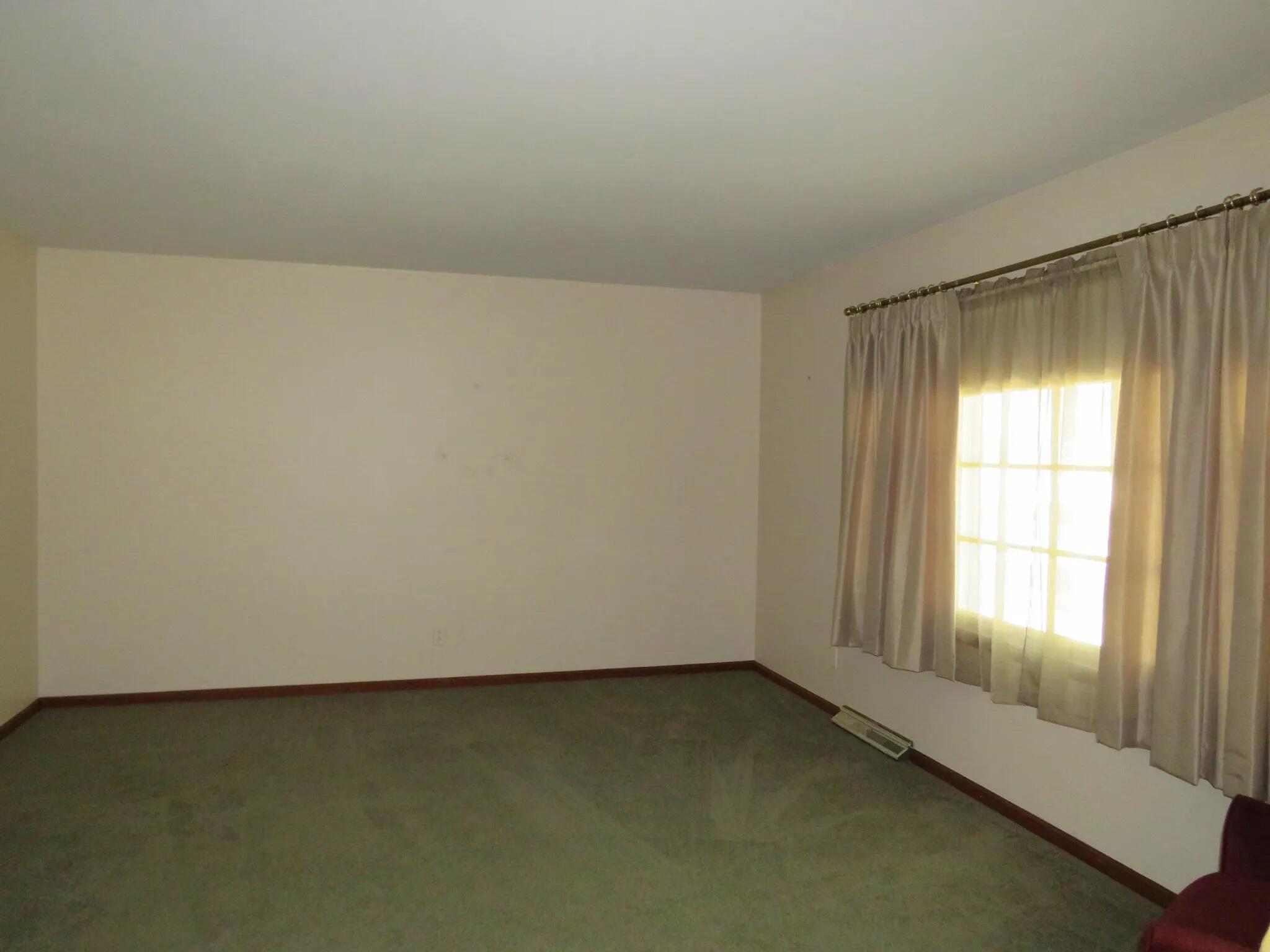 922 Lincoln Ave Property Photo 4