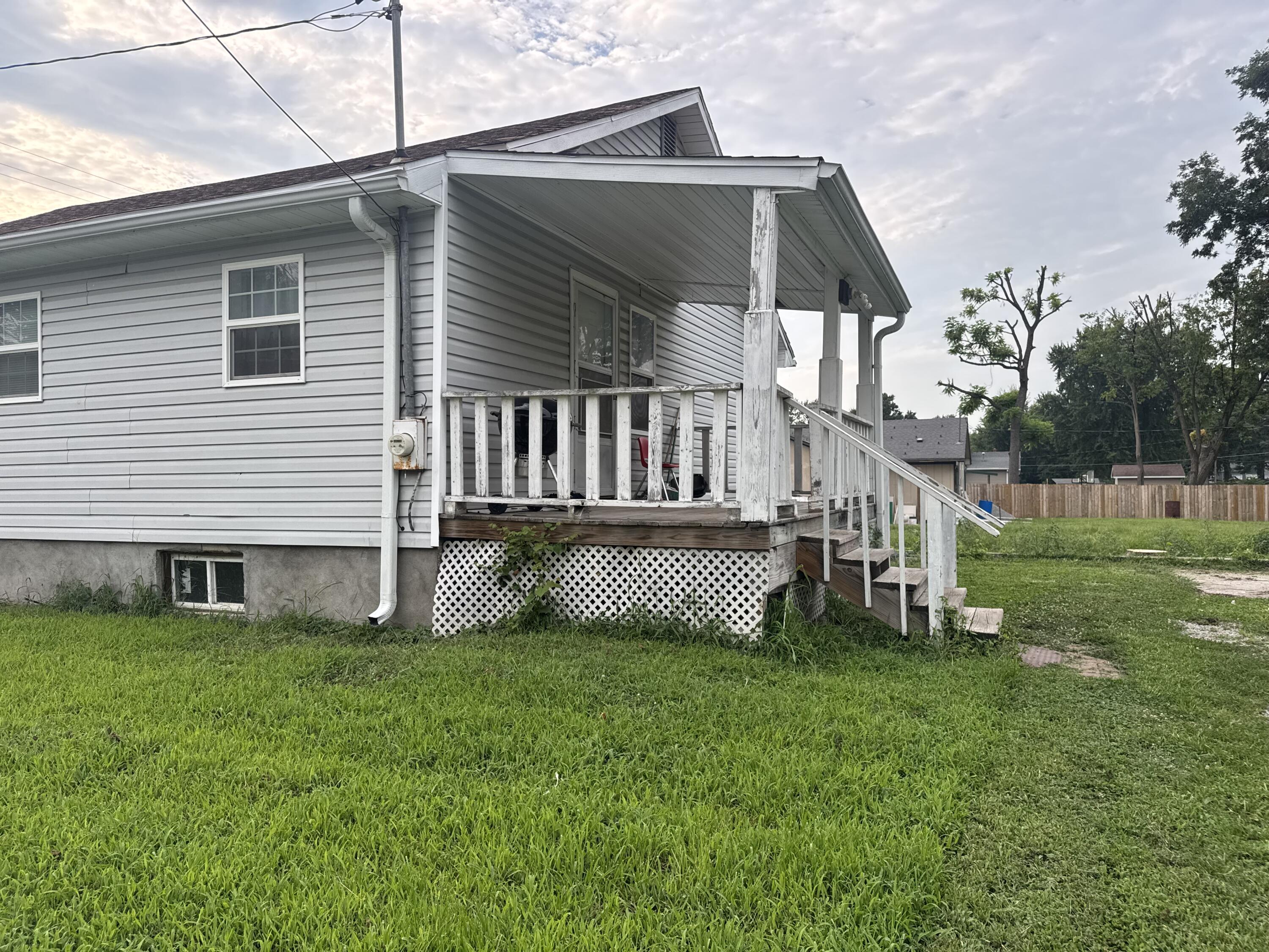 1072 Ellsworth Ave Property Photo 3