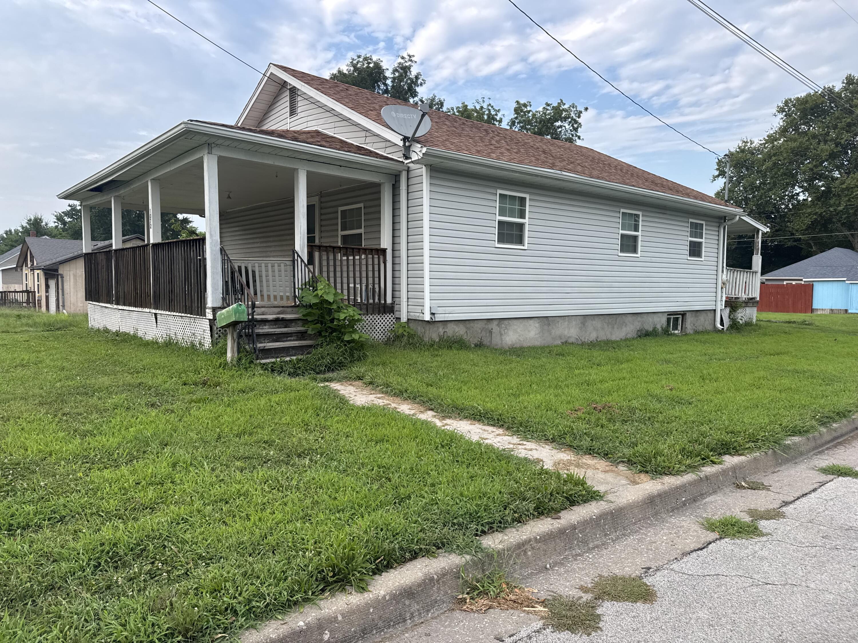 1072 Ellsworth Ave Property Photo 4