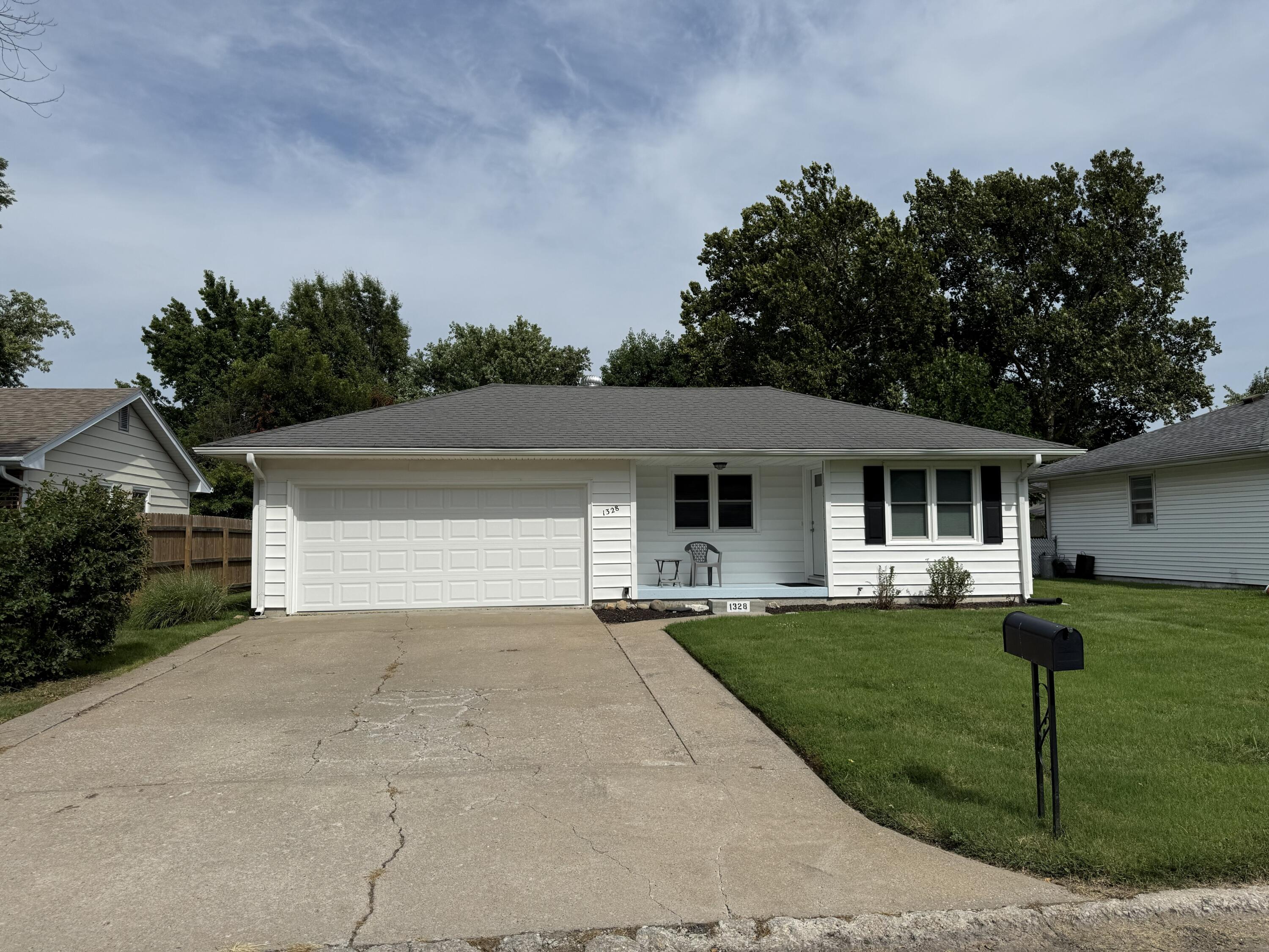 1328 Benton Ave Property Photo 1