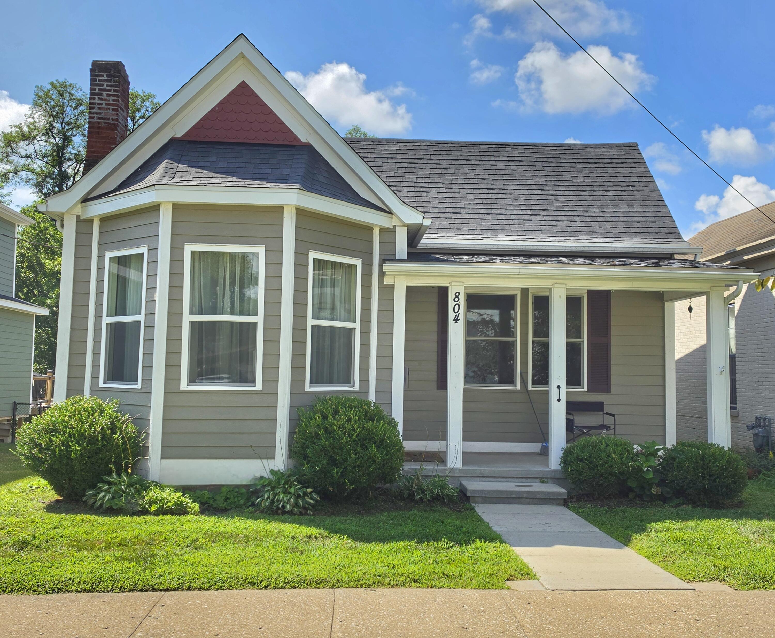 804 Spring ST