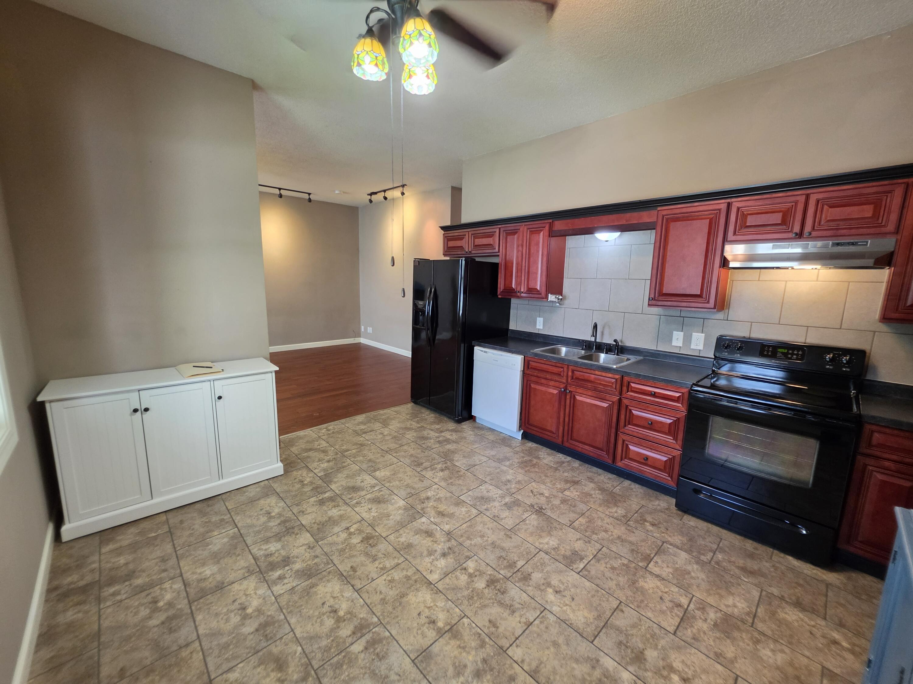 804 Spring St Property Photo 17