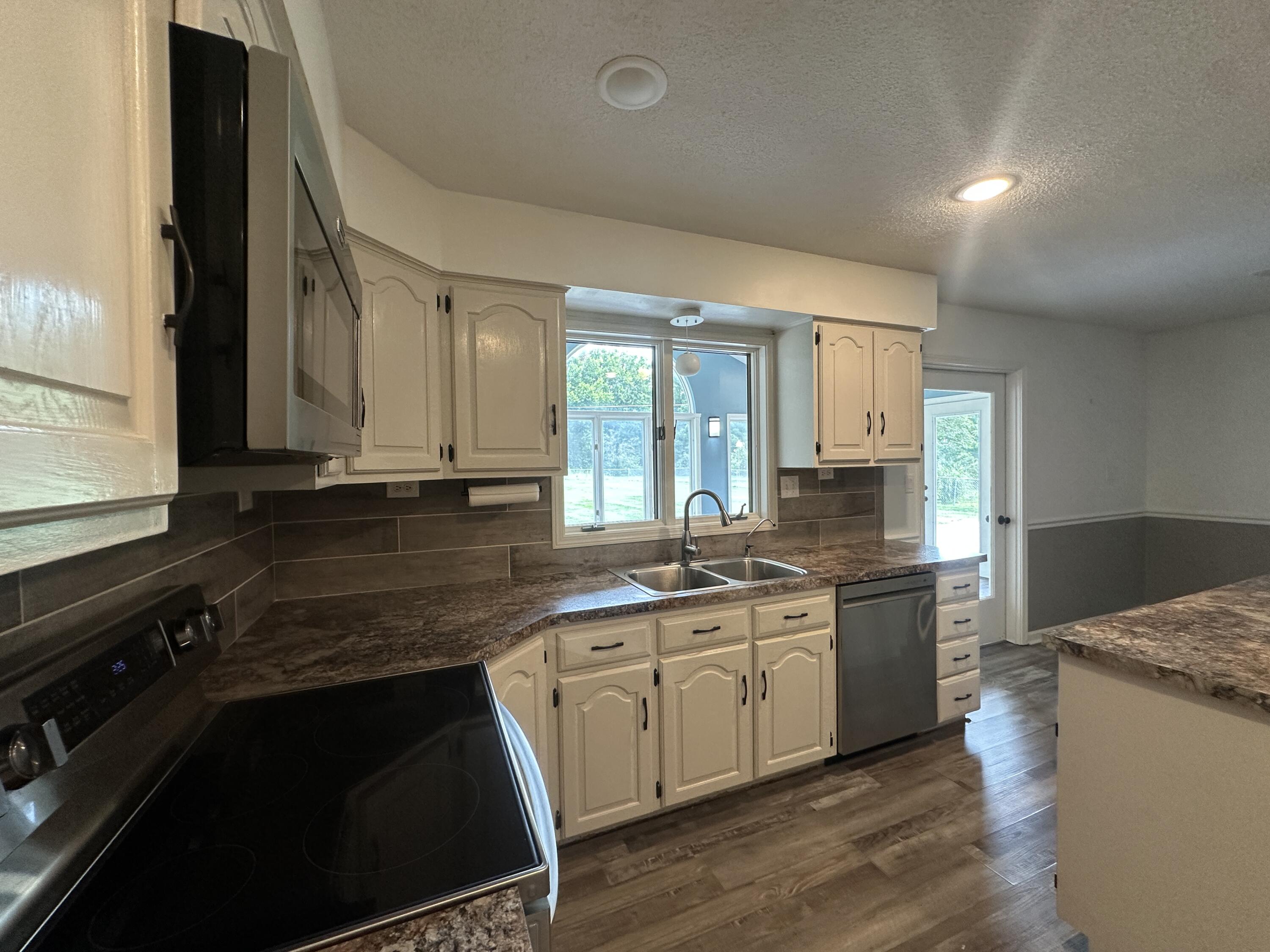 808 Mar Dr Property Photo 22