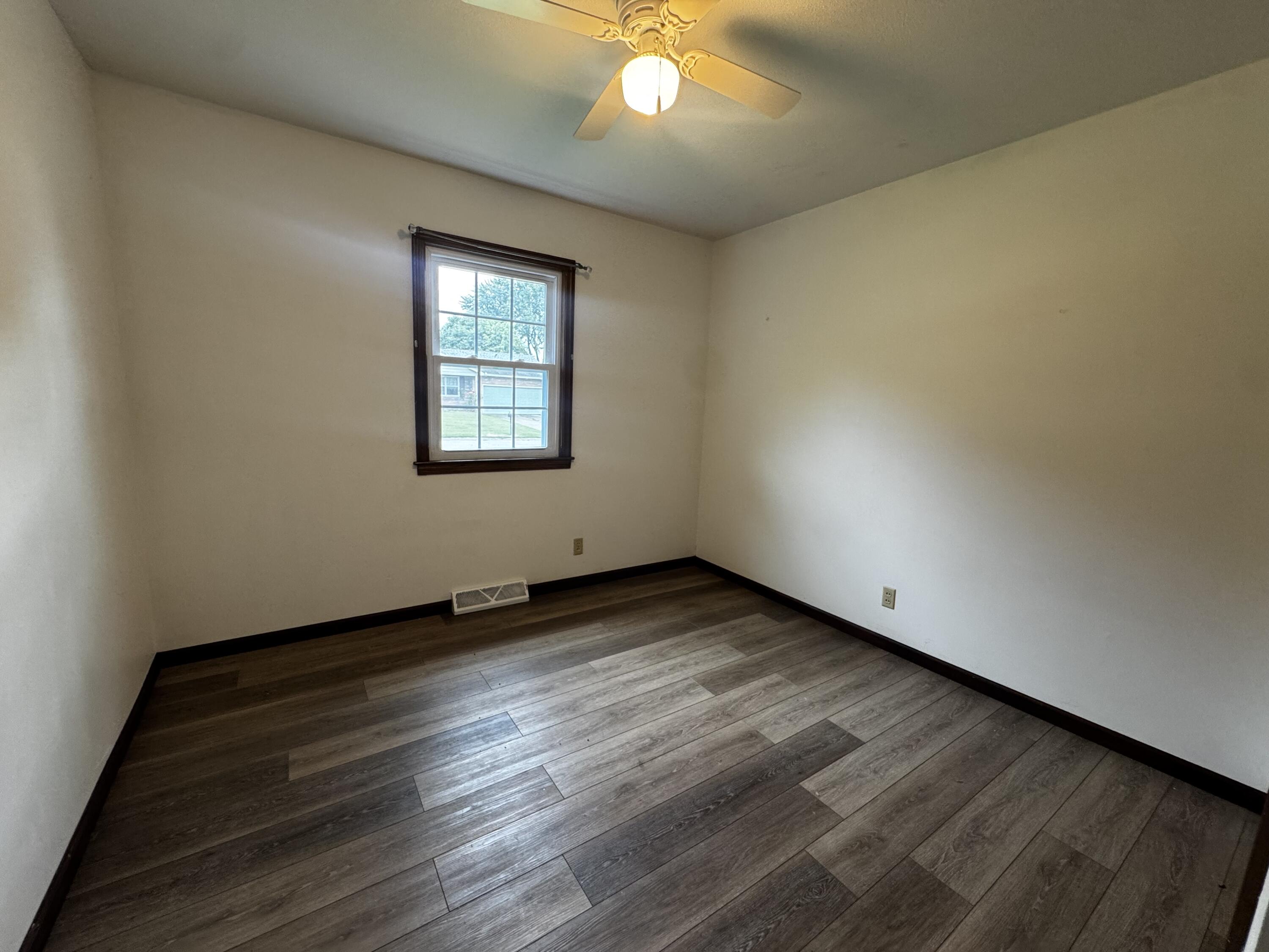 725 Crestwood Dr Property Photo 20