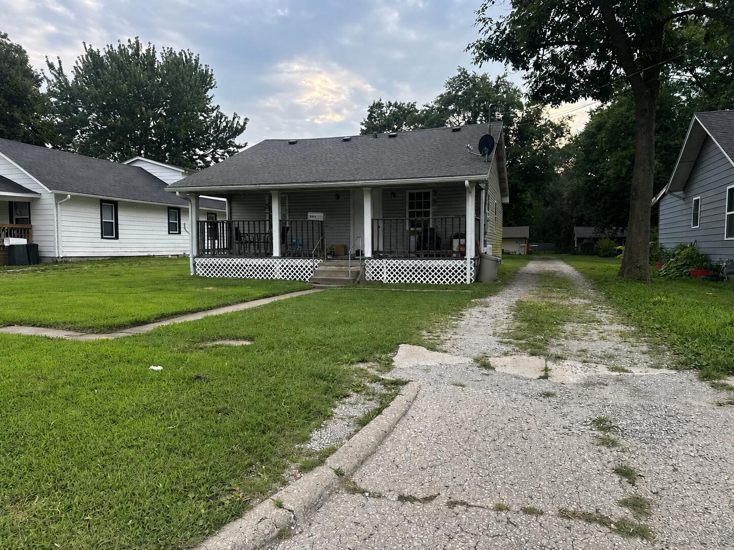 1073 Ellsworth Ave Property Photo 1