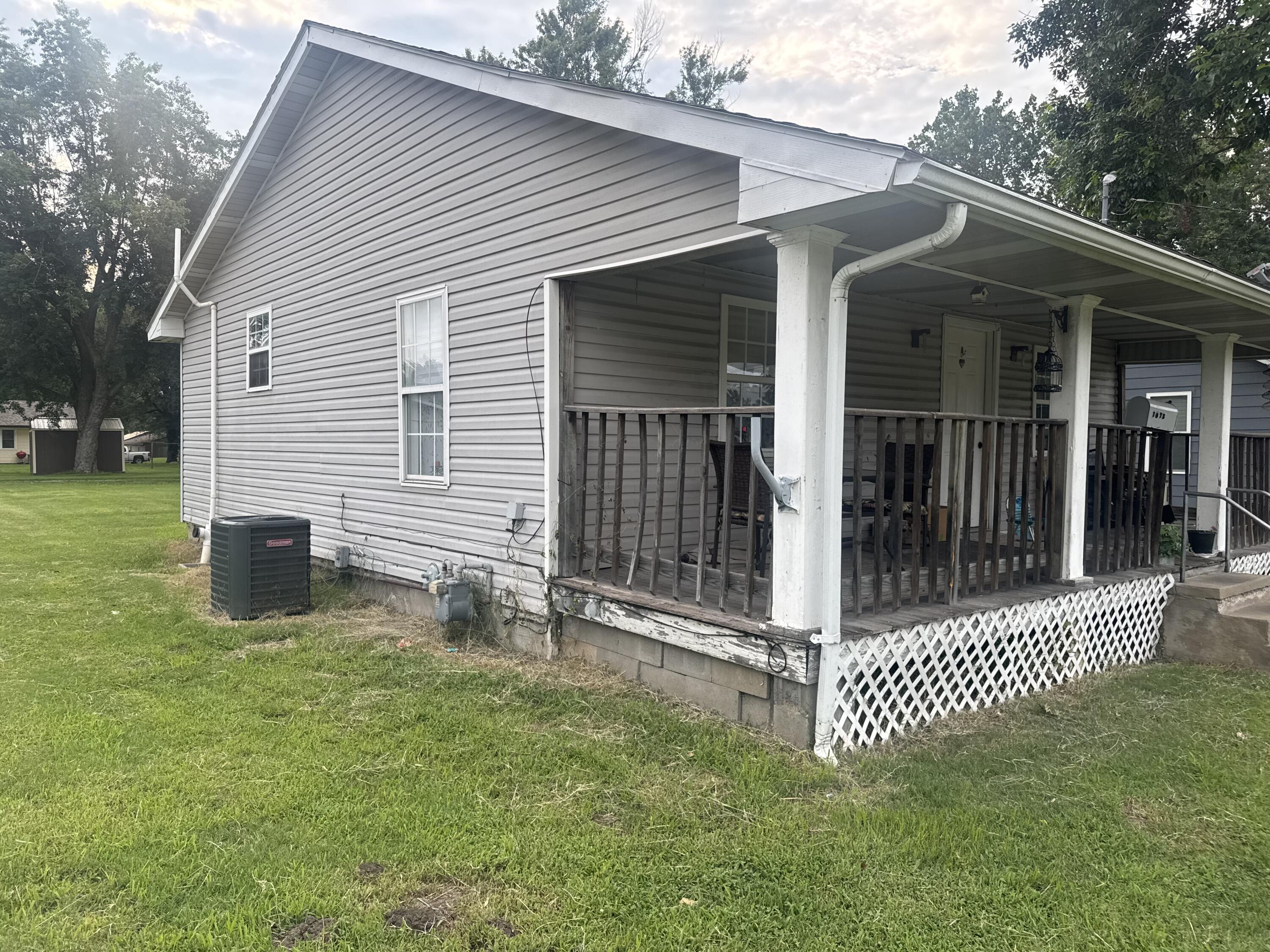 1073 Ellsworth Ave Property Photo 3