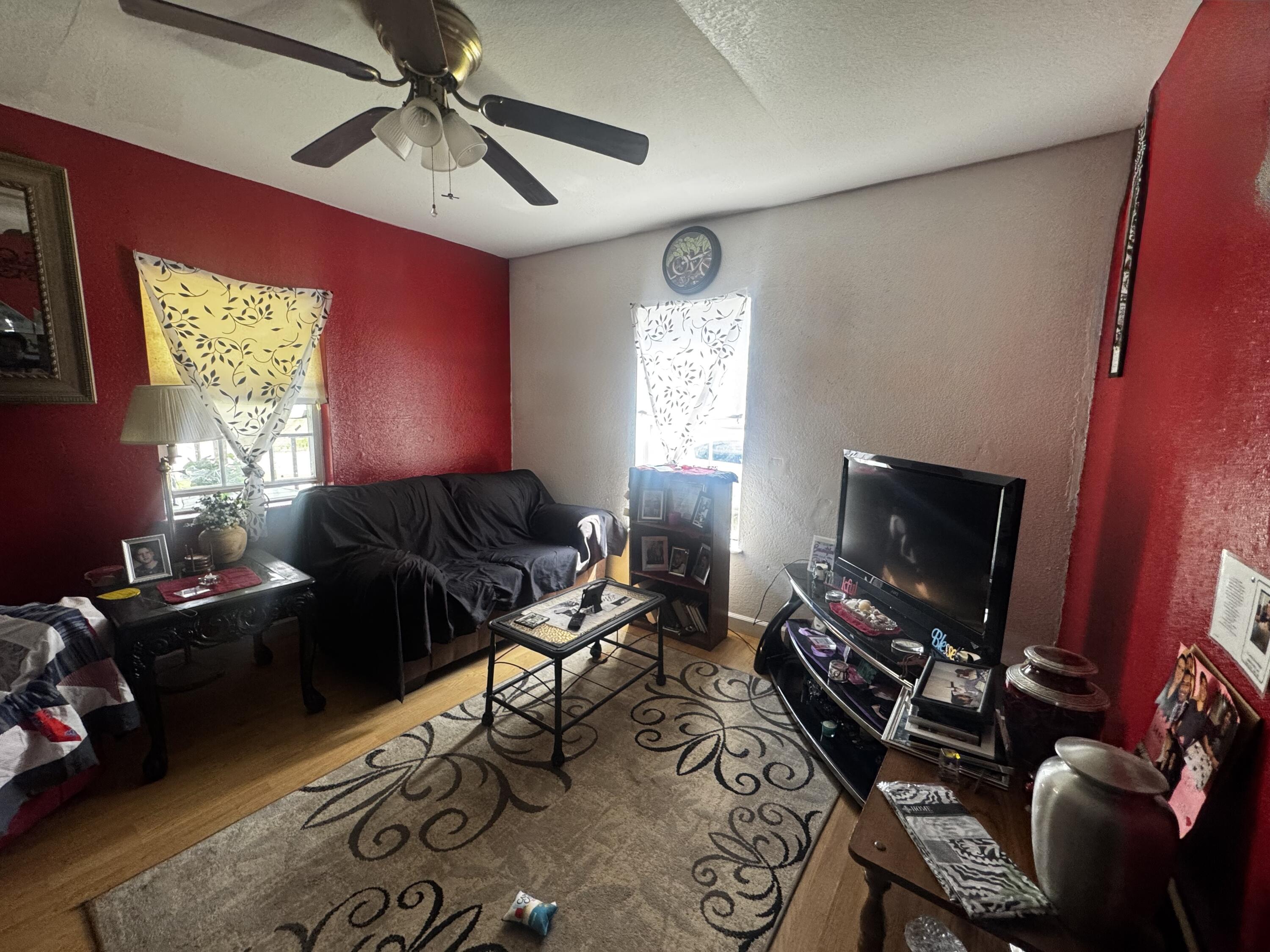 1073 Ellsworth Ave Property Photo 4