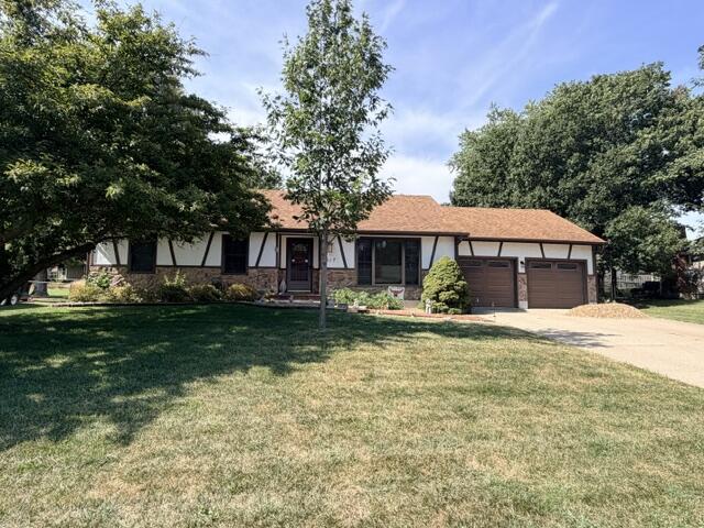 617 Lake Dr Property Photo 3