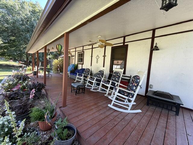 617 Lake Dr Property Photo 6