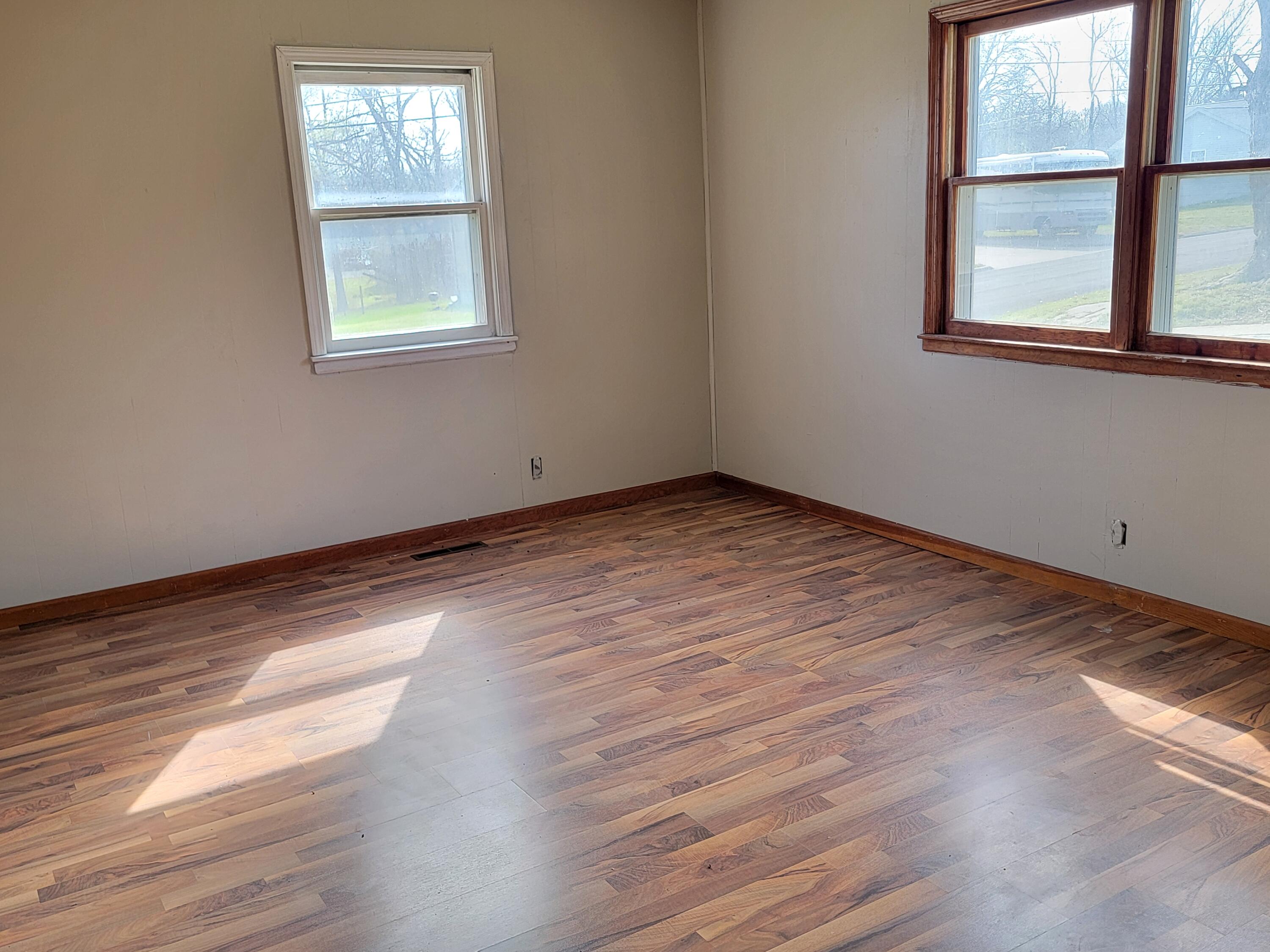 455 Redman Ave Property Photo 2