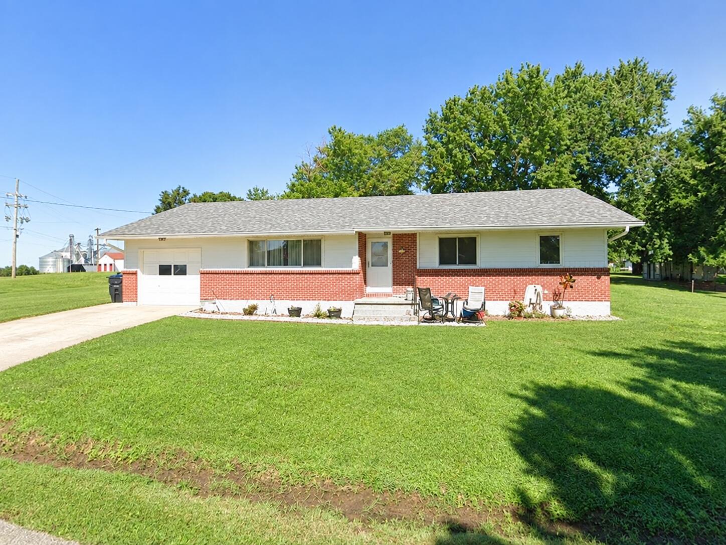 506 5th St Property Photo 1