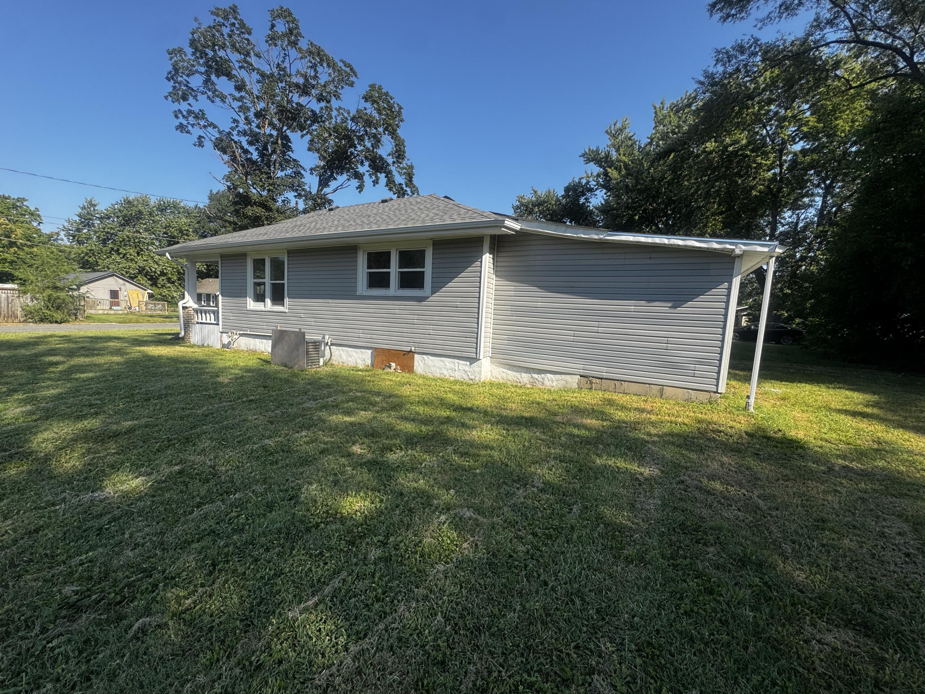 462 Carroll Ave Property Photo 6