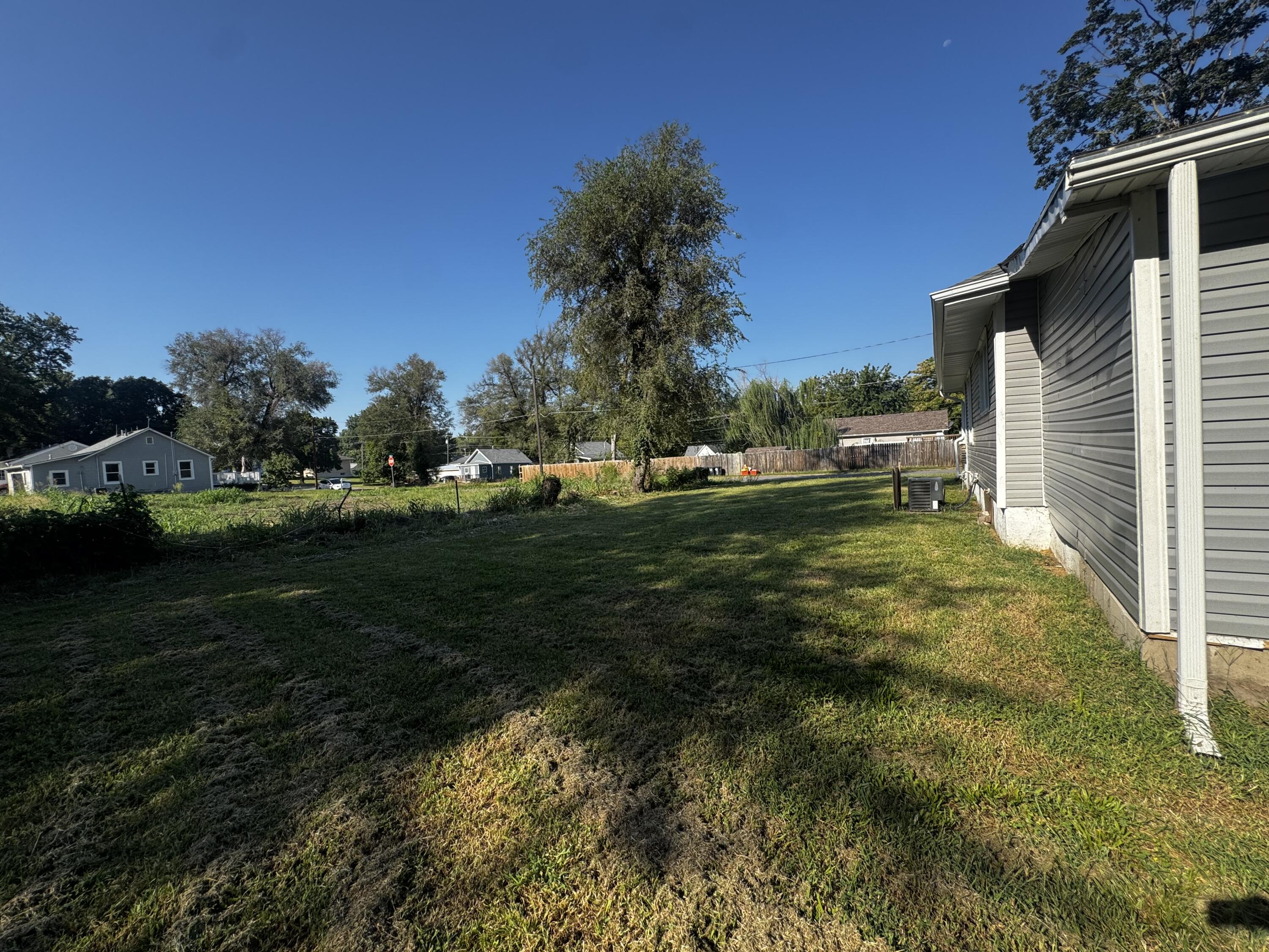 462 Carroll Ave Property Photo 10