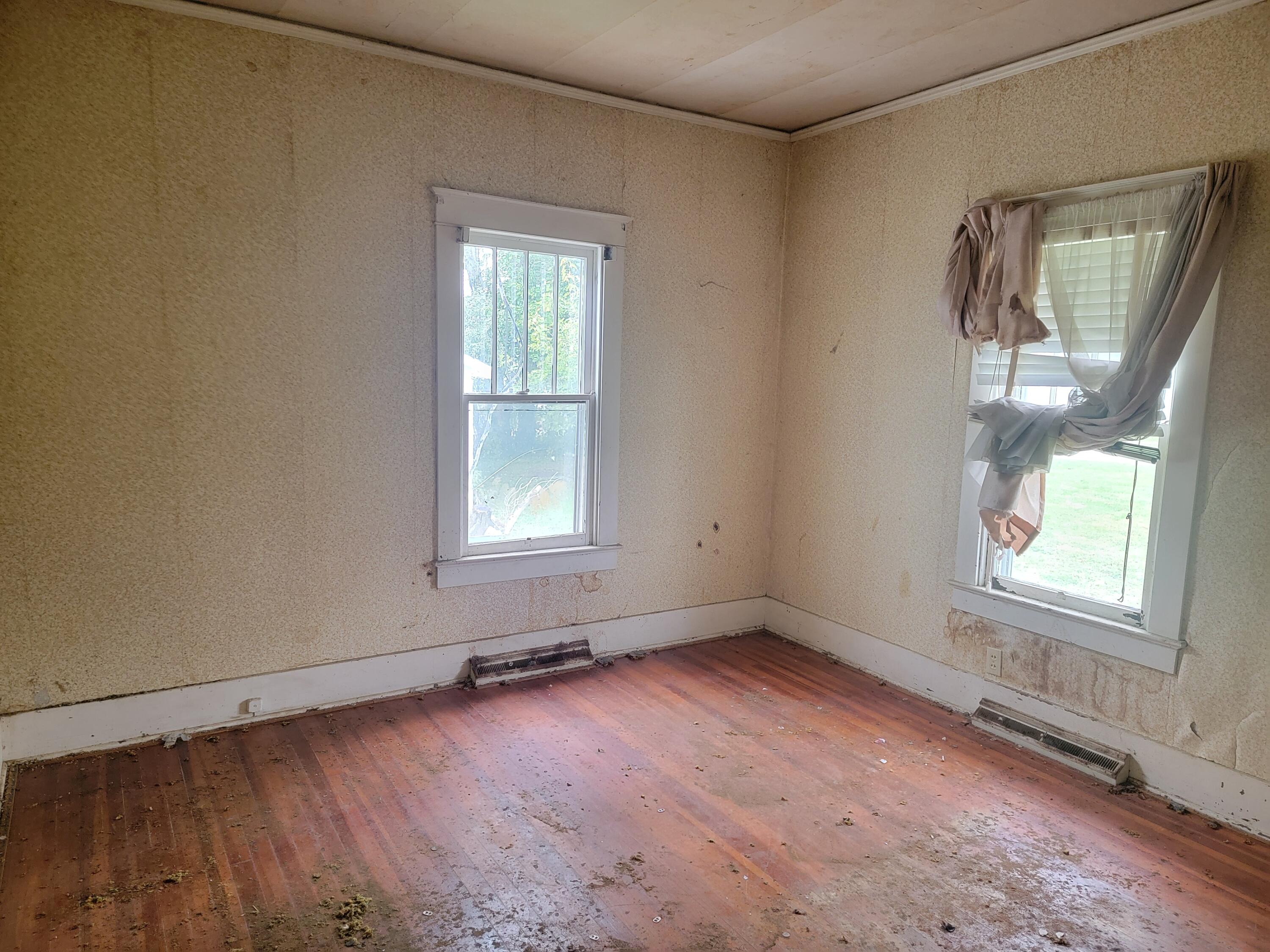 457 Jefferson Ave Property Photo 4