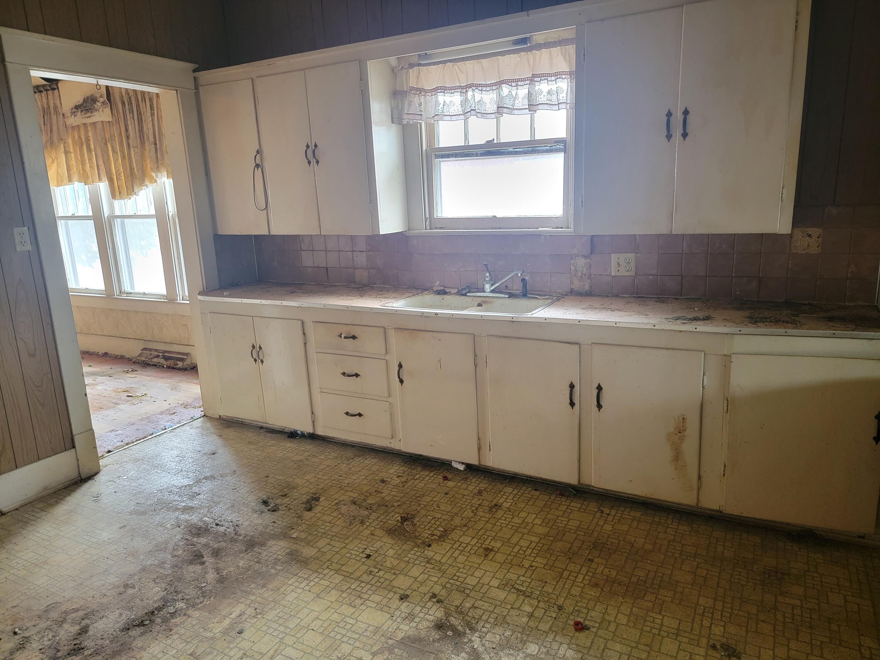 457 Jefferson Ave Property Photo 5