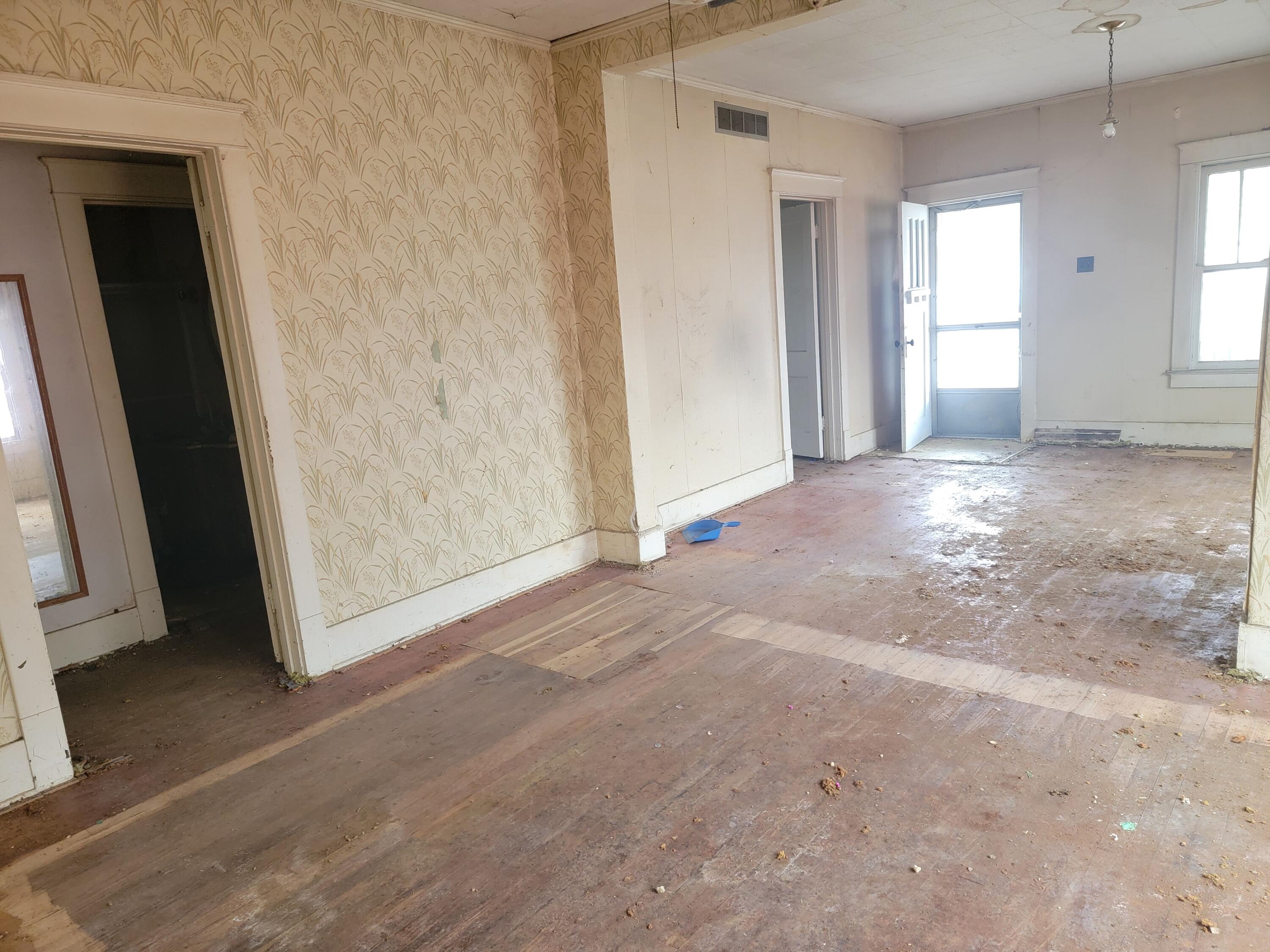 457 Jefferson Ave Property Photo 8