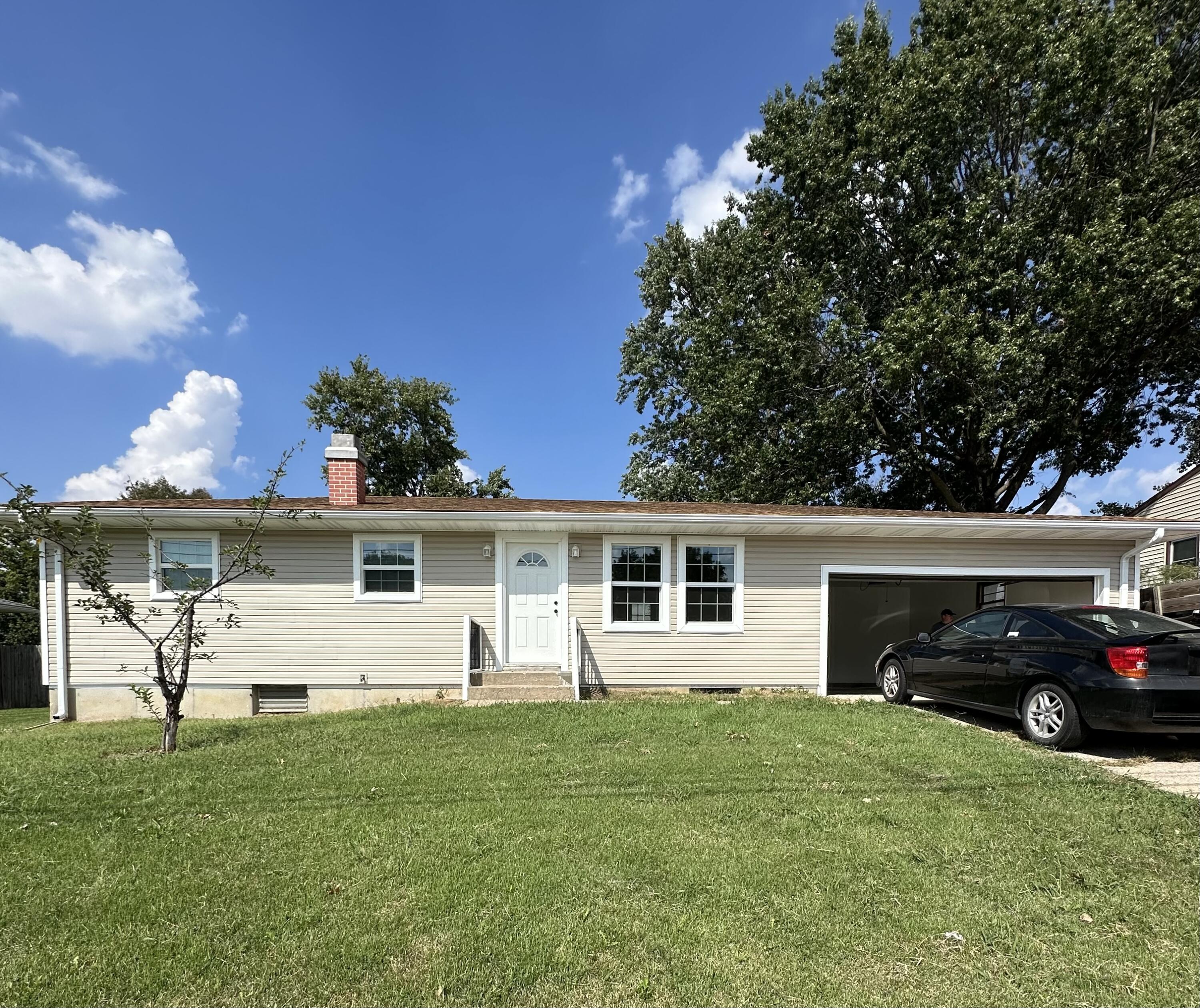 729 College St Property Photo 1