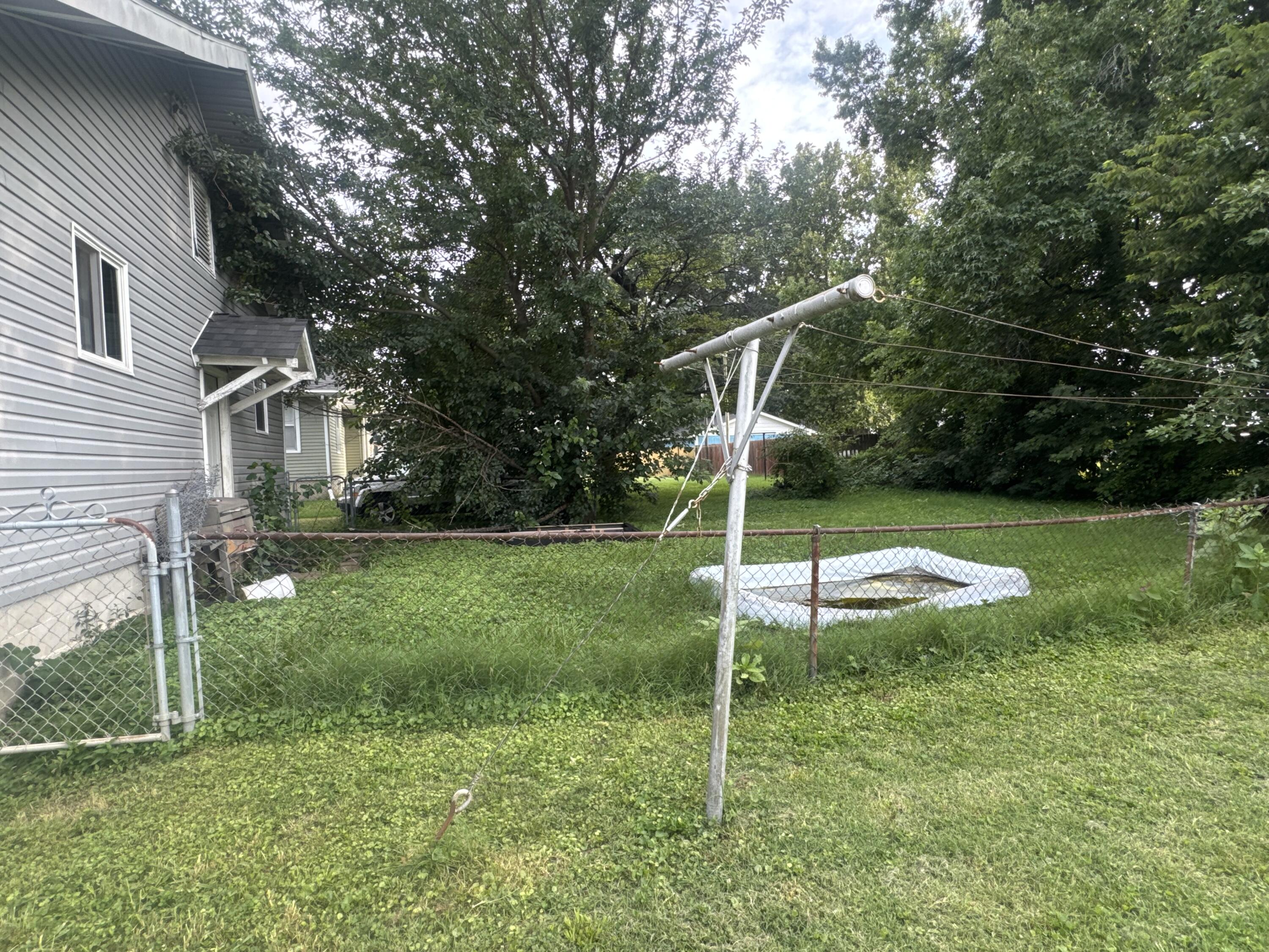 525 Lyon Ave Property Photo 4