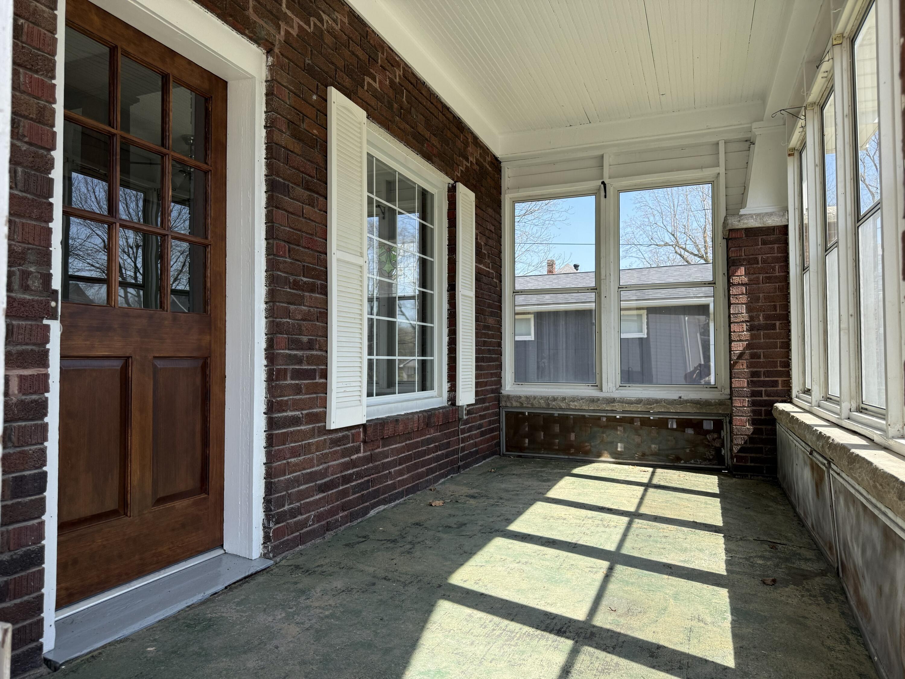 218 Dulaney St Property Photo 2
