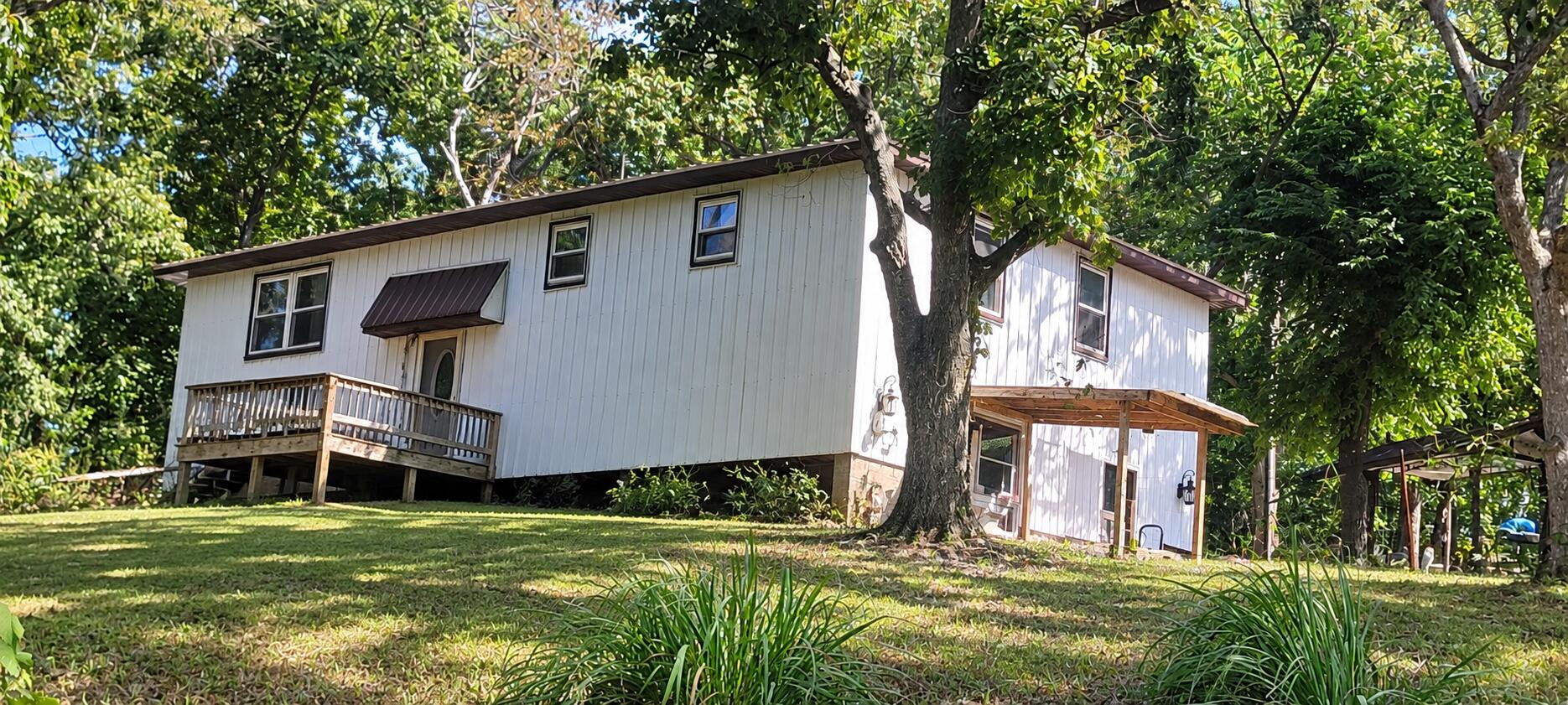 17428 Thornleigh Rd Property Photo 1