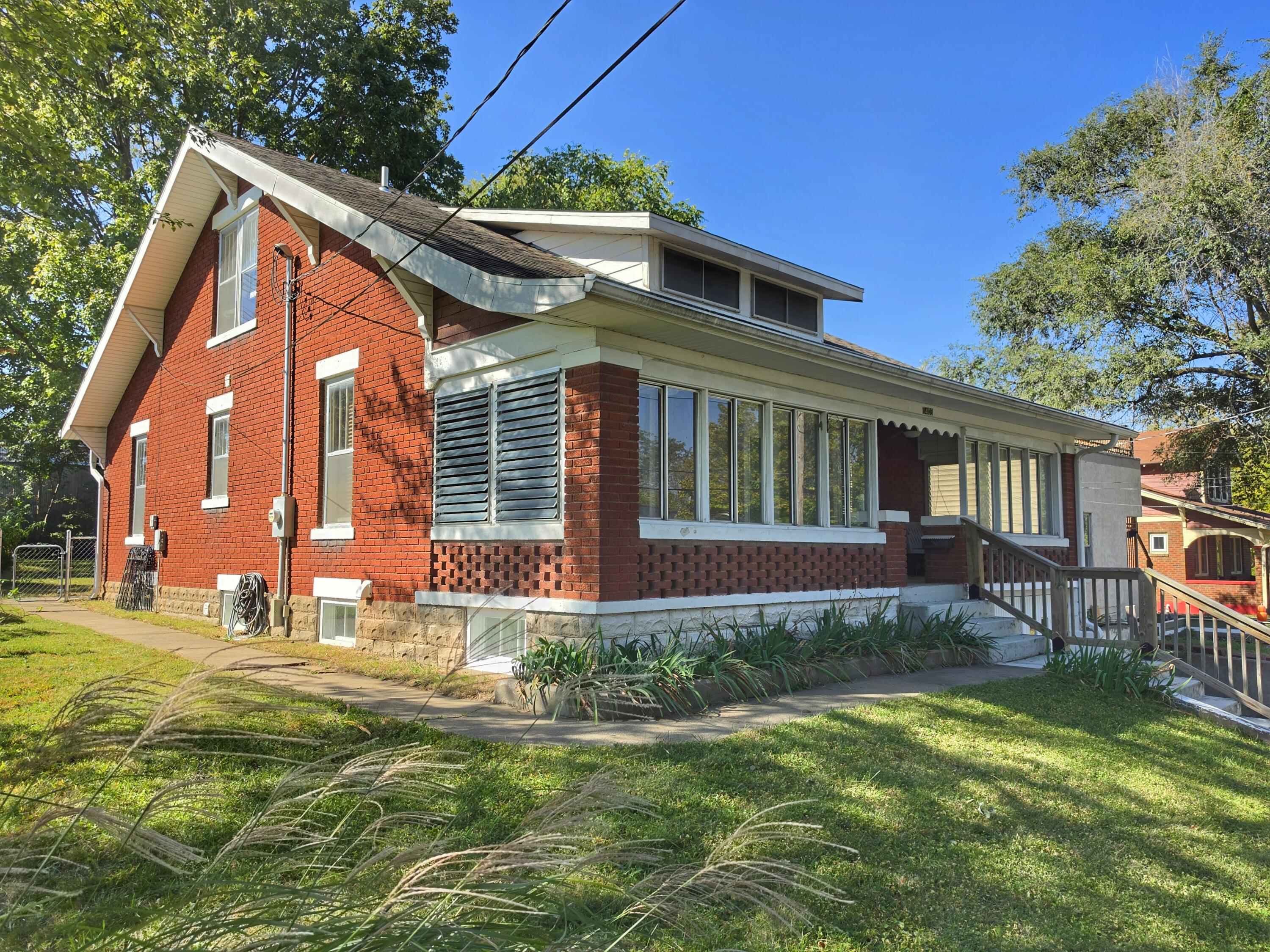 1403 6th St Property Photo 1