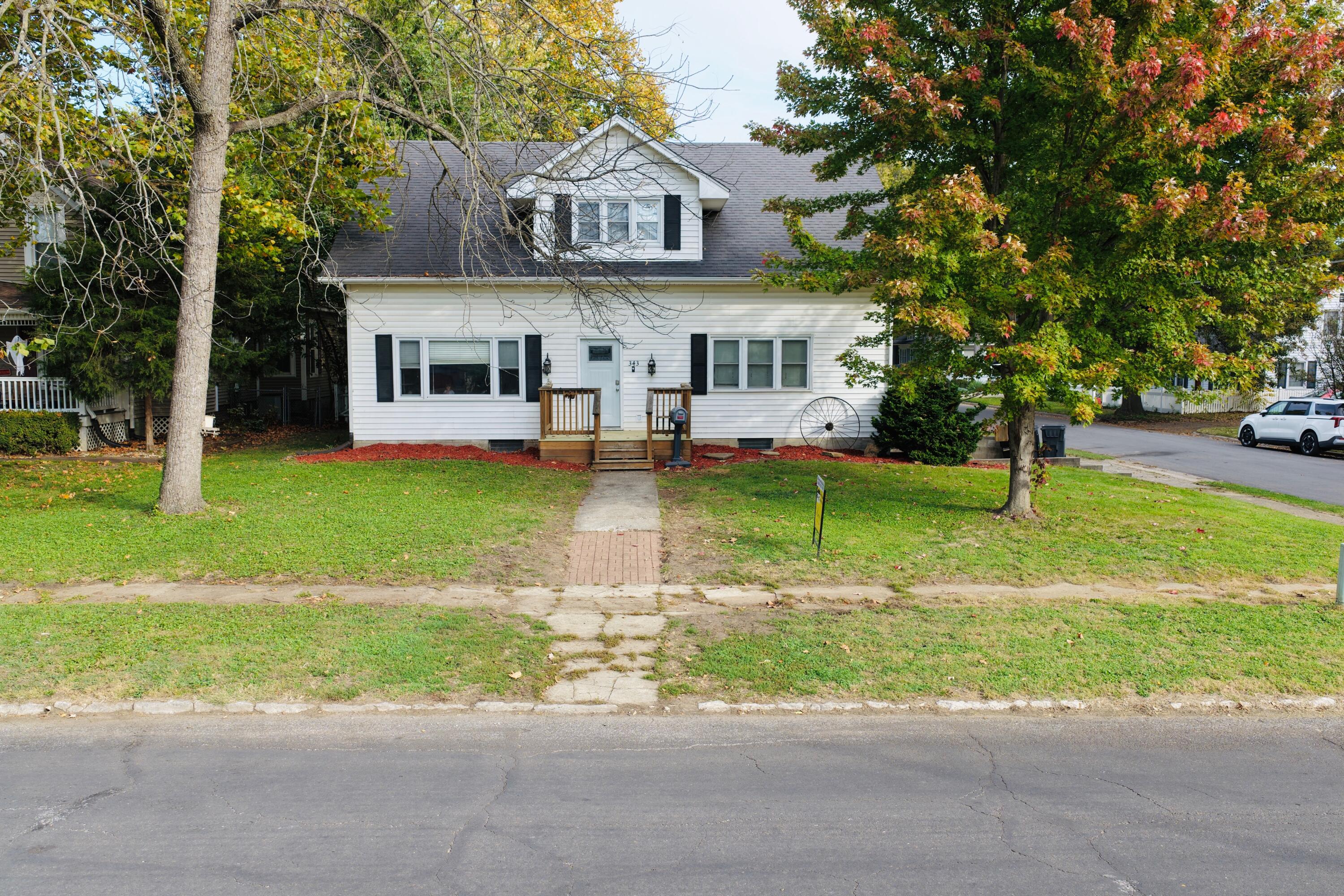343 Arrow St Property Photo 2