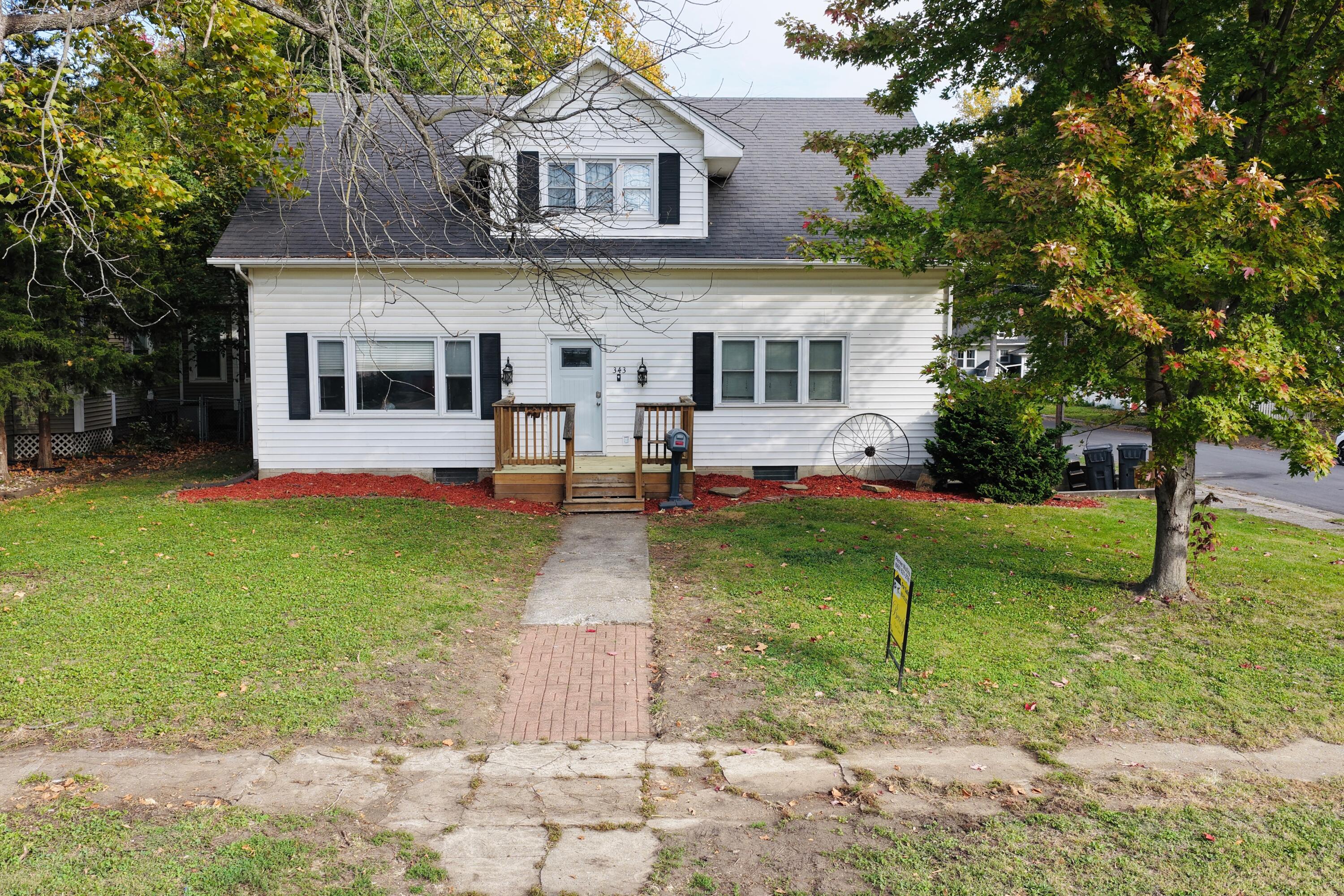 343 Arrow St Property Photo 3
