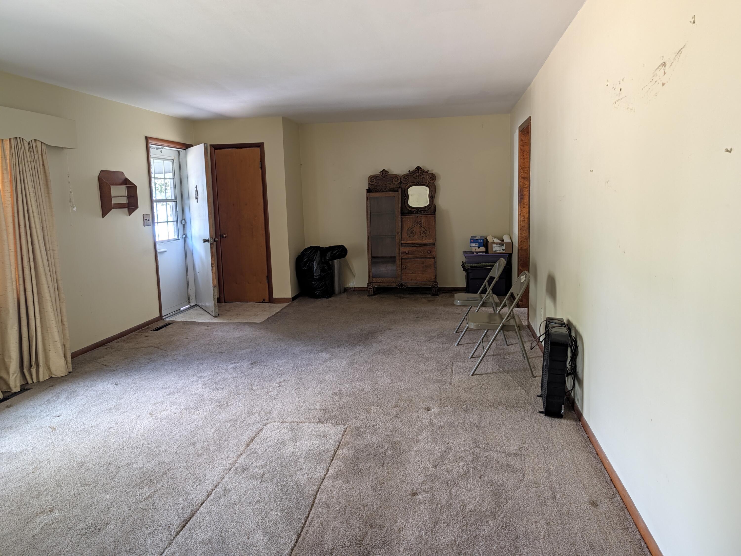 672 Ted Ave Property Photo 4