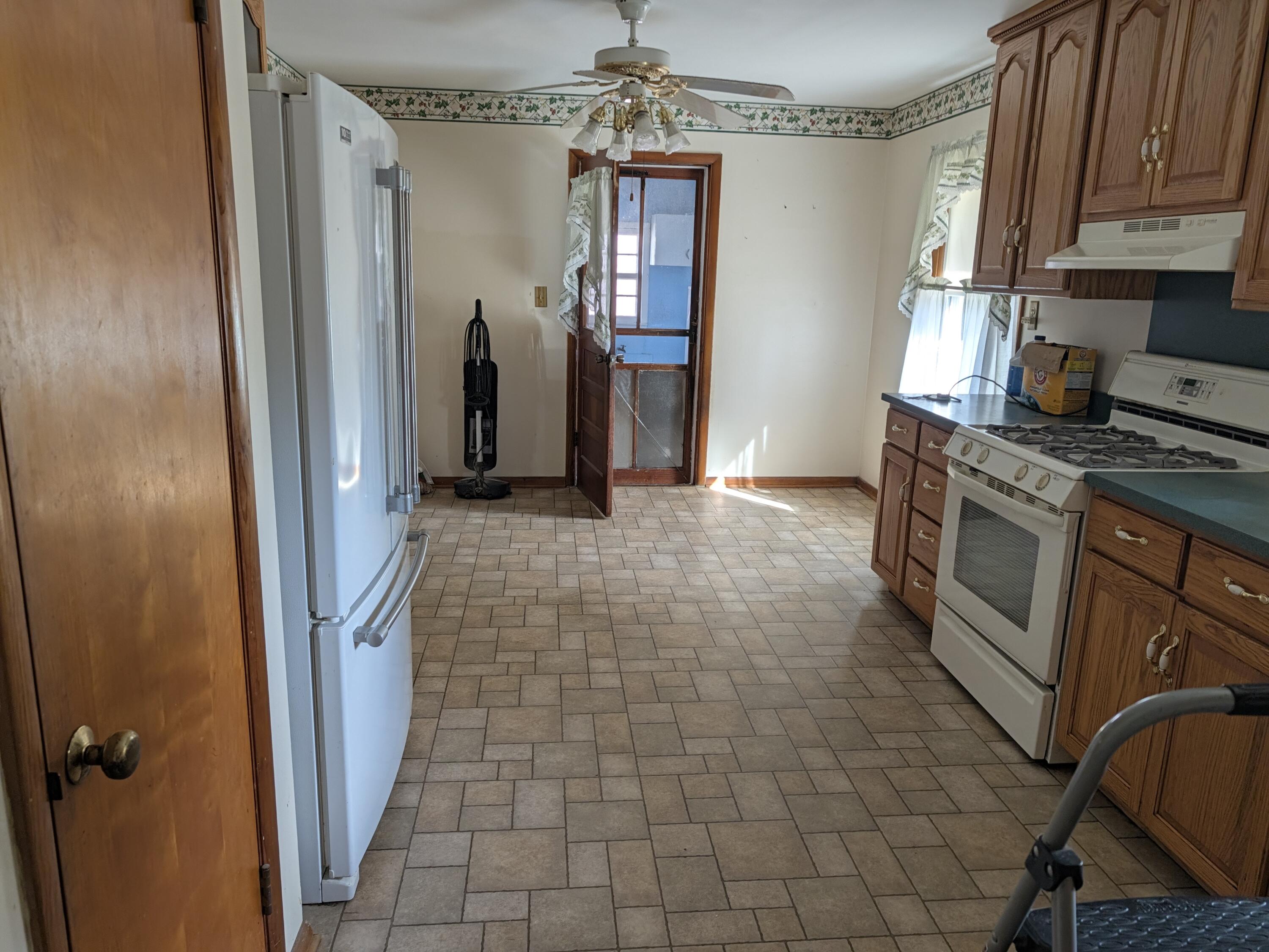 672 Ted Ave Property Photo 6