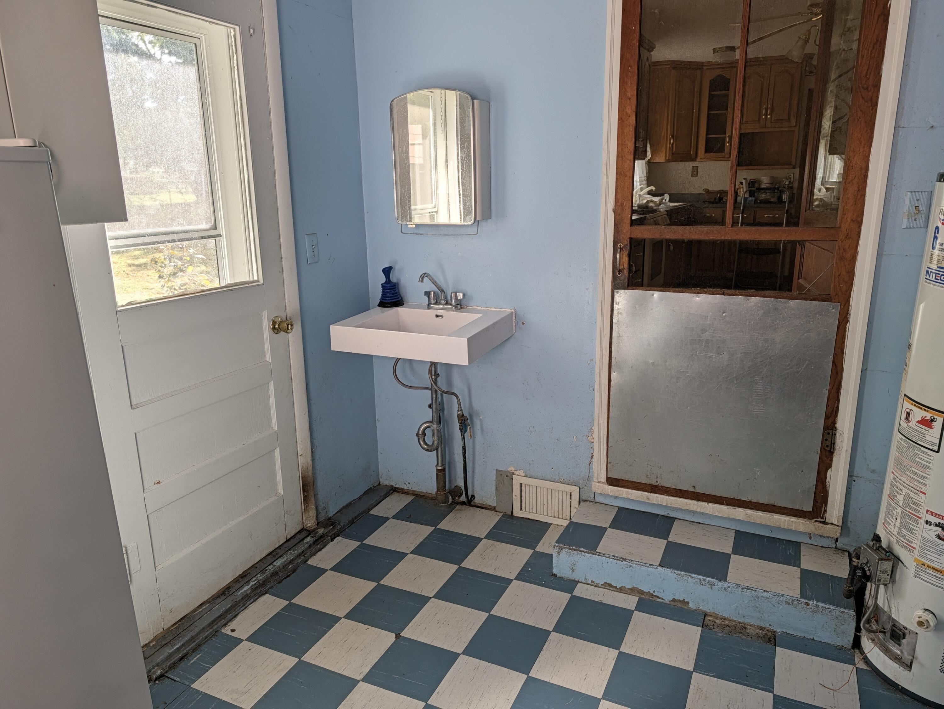 672 Ted Ave Property Photo 16