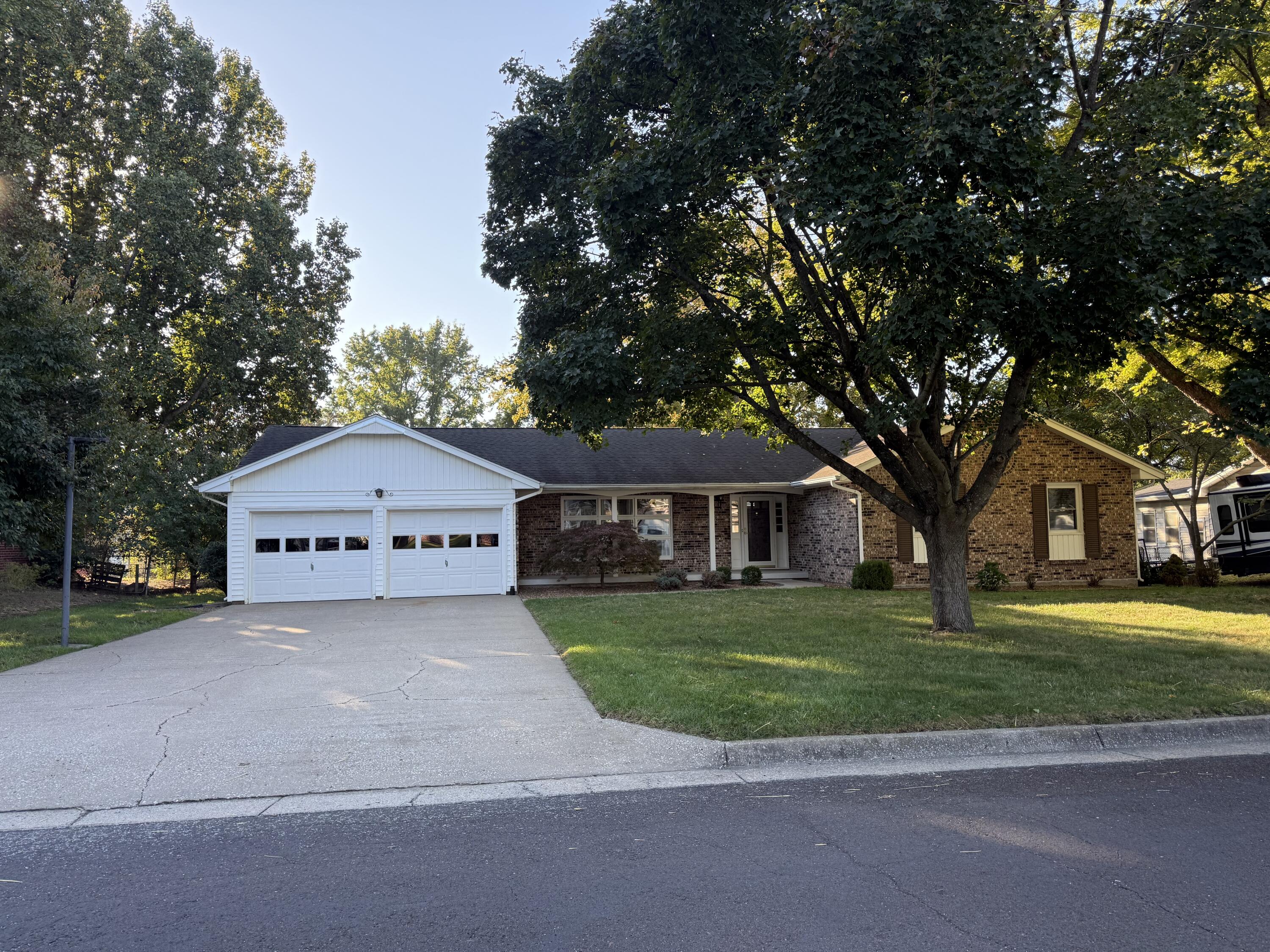 724 Briarwood DR Property Photo 1